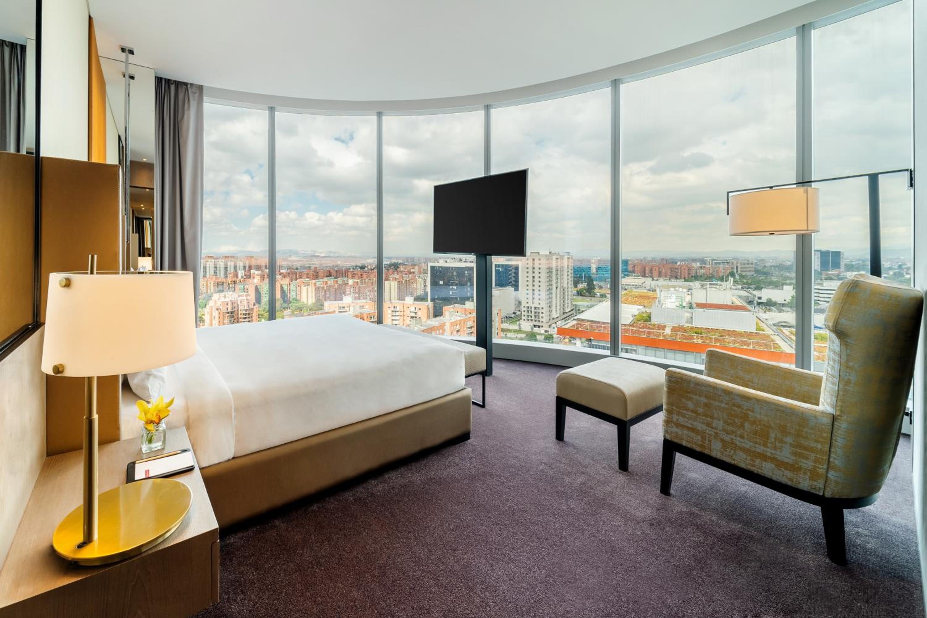 Corner King Suite photo 2