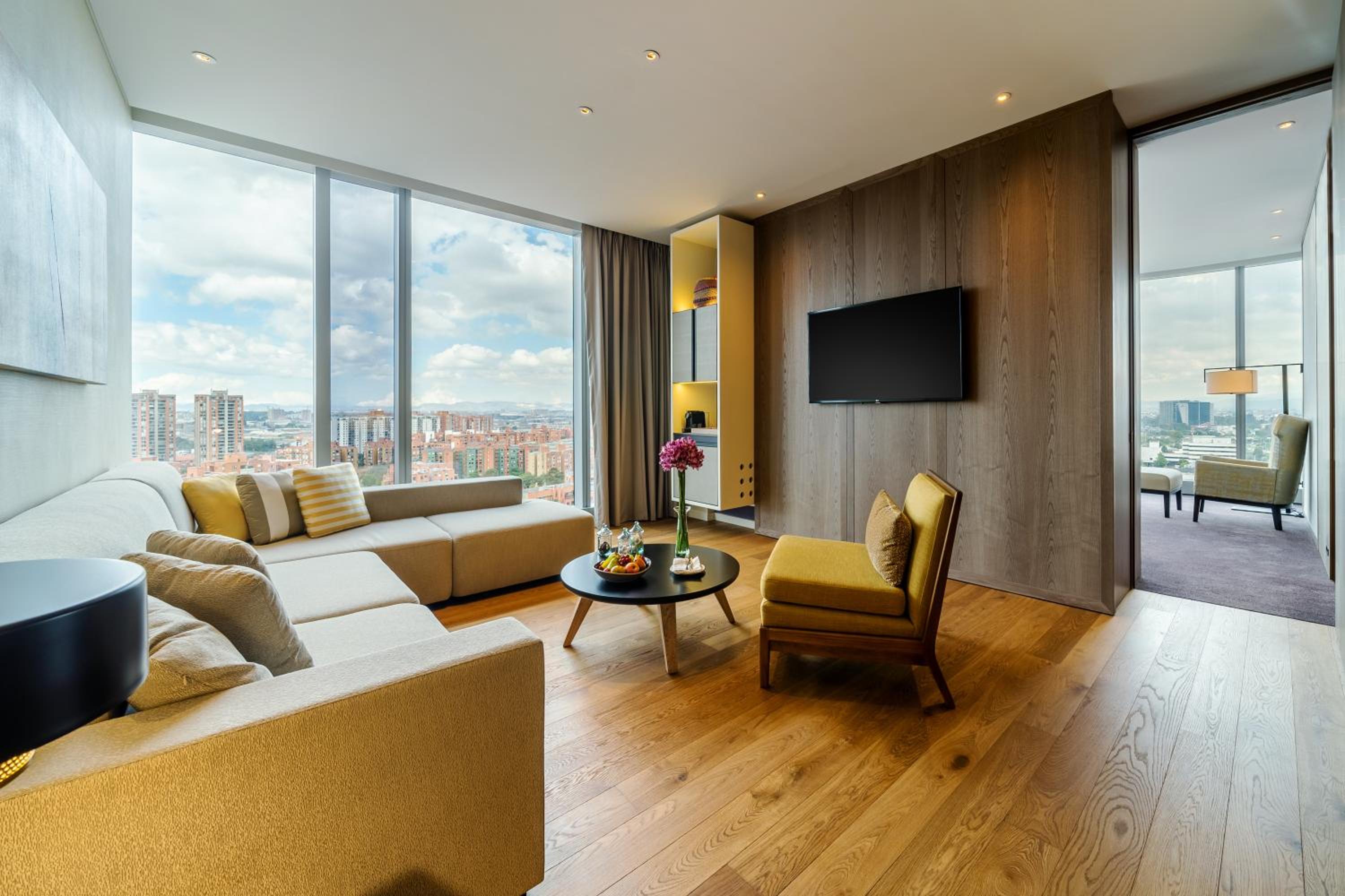 Corner King Suite photo 3