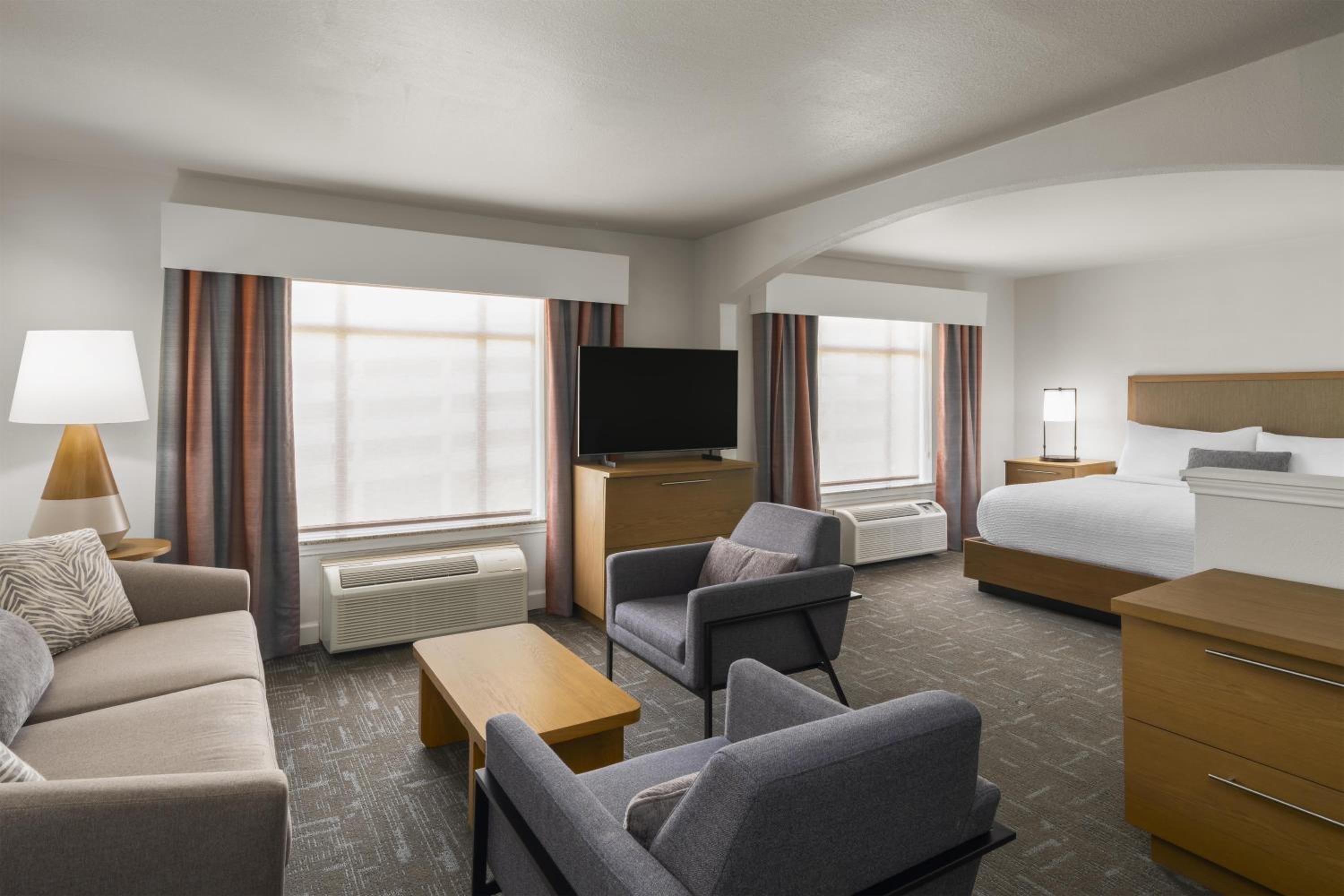 King Suite with Roll-In Shower and Sofa Bed - Disability Access/Non-Smoking