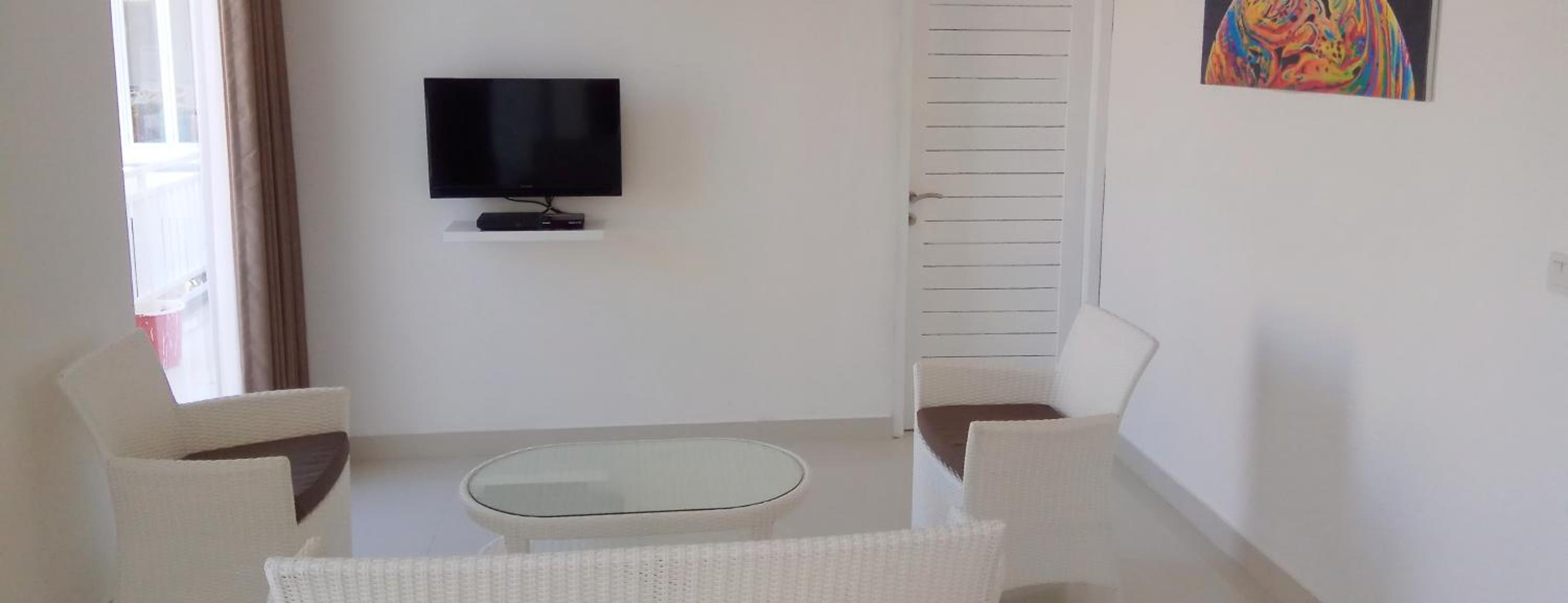 One-Bedroom Apartment - Photo 11