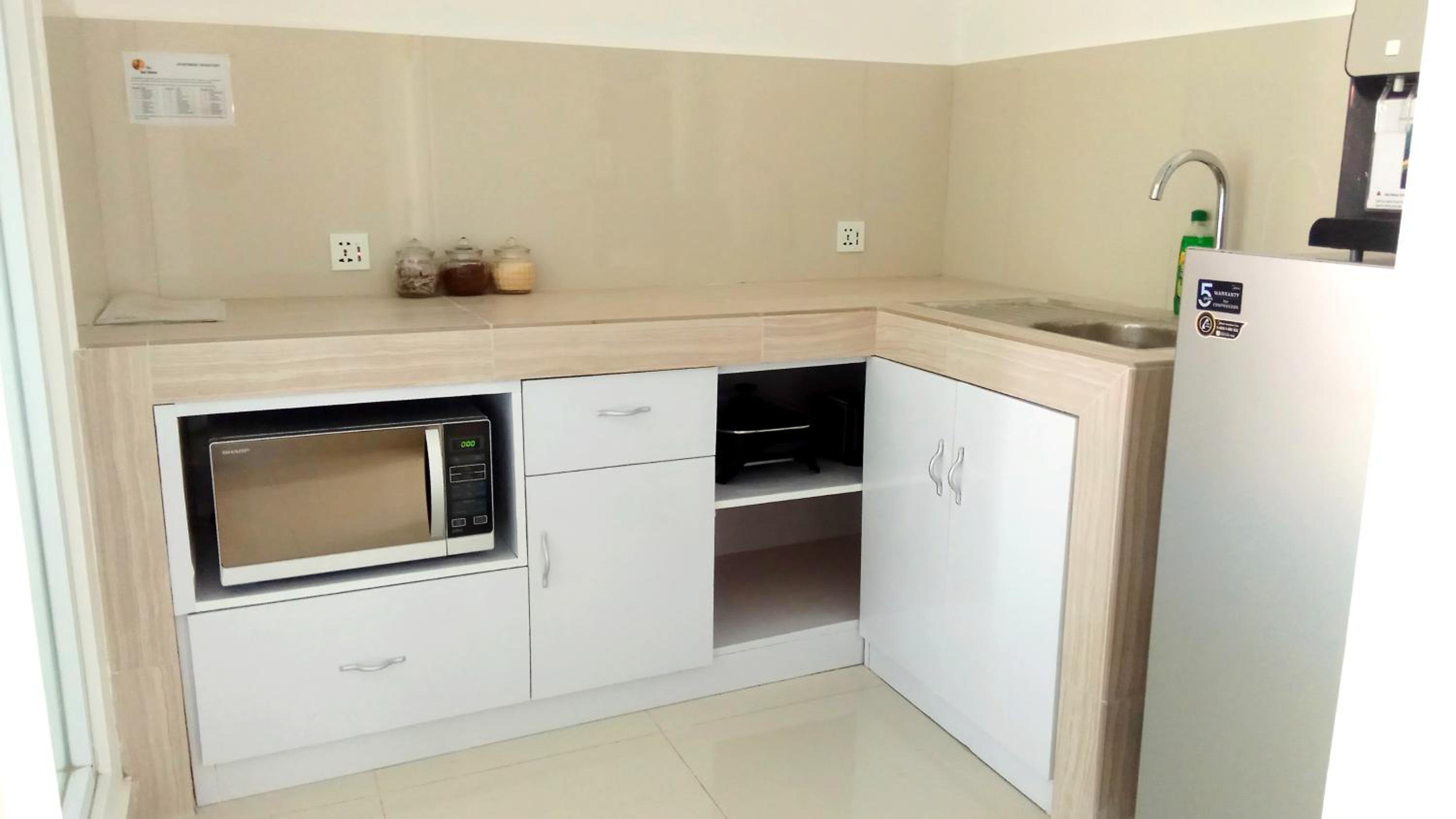One-Bedroom Apartment - Photo 2