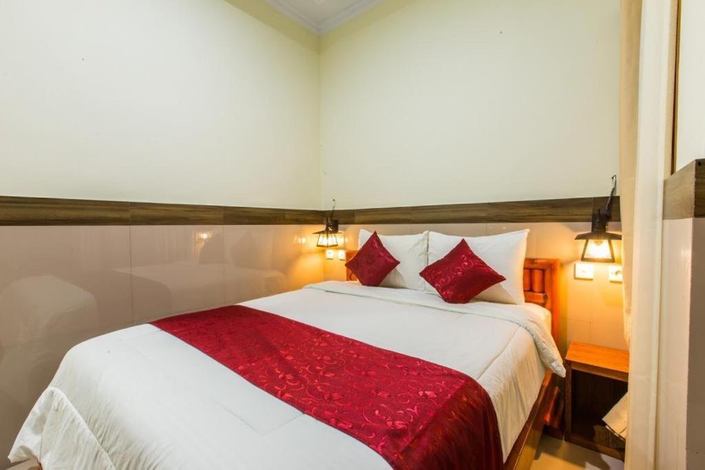 Budget Double Room with Sea View - Photo 5