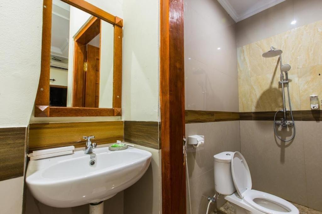 Budget Double Room with Sea View - Photo 6