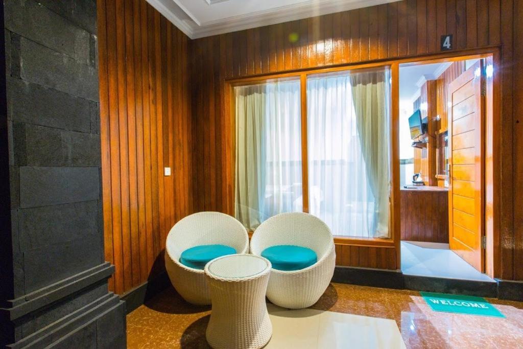 Budget Double Room with Sea View - Photo 8