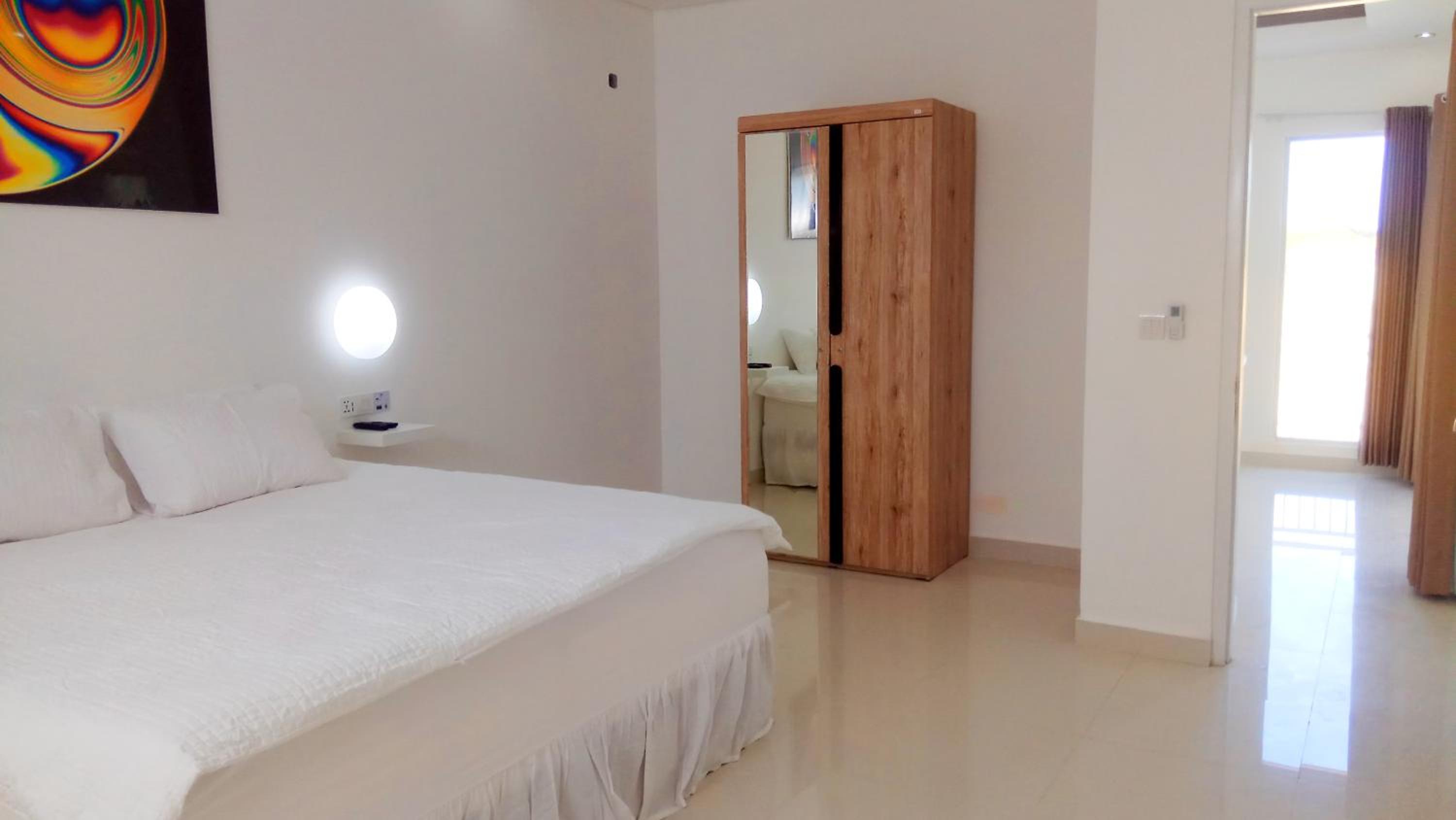One-Bedroom Apartment - Photo 12