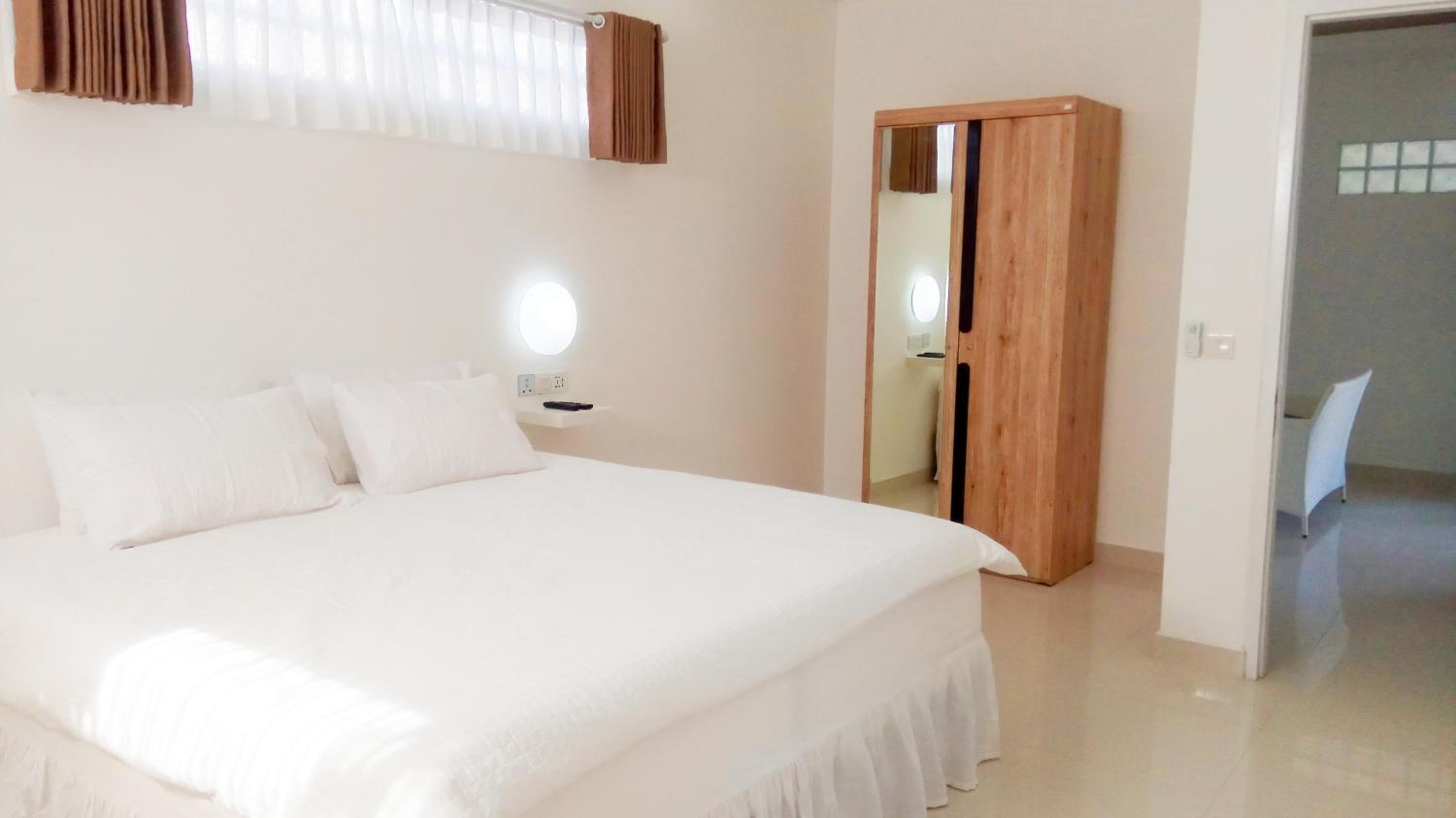 One-Bedroom Apartment - Photo 6