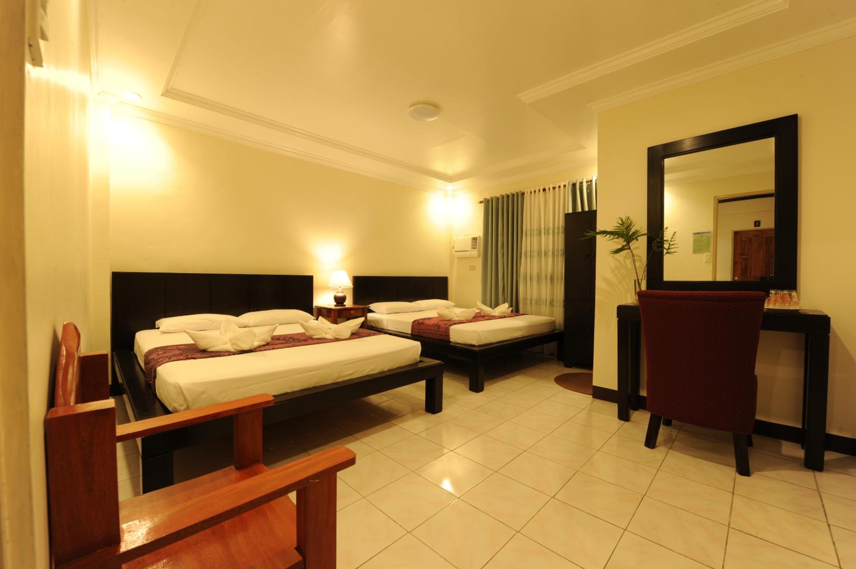 Superior Quadruple Room - Photo 3