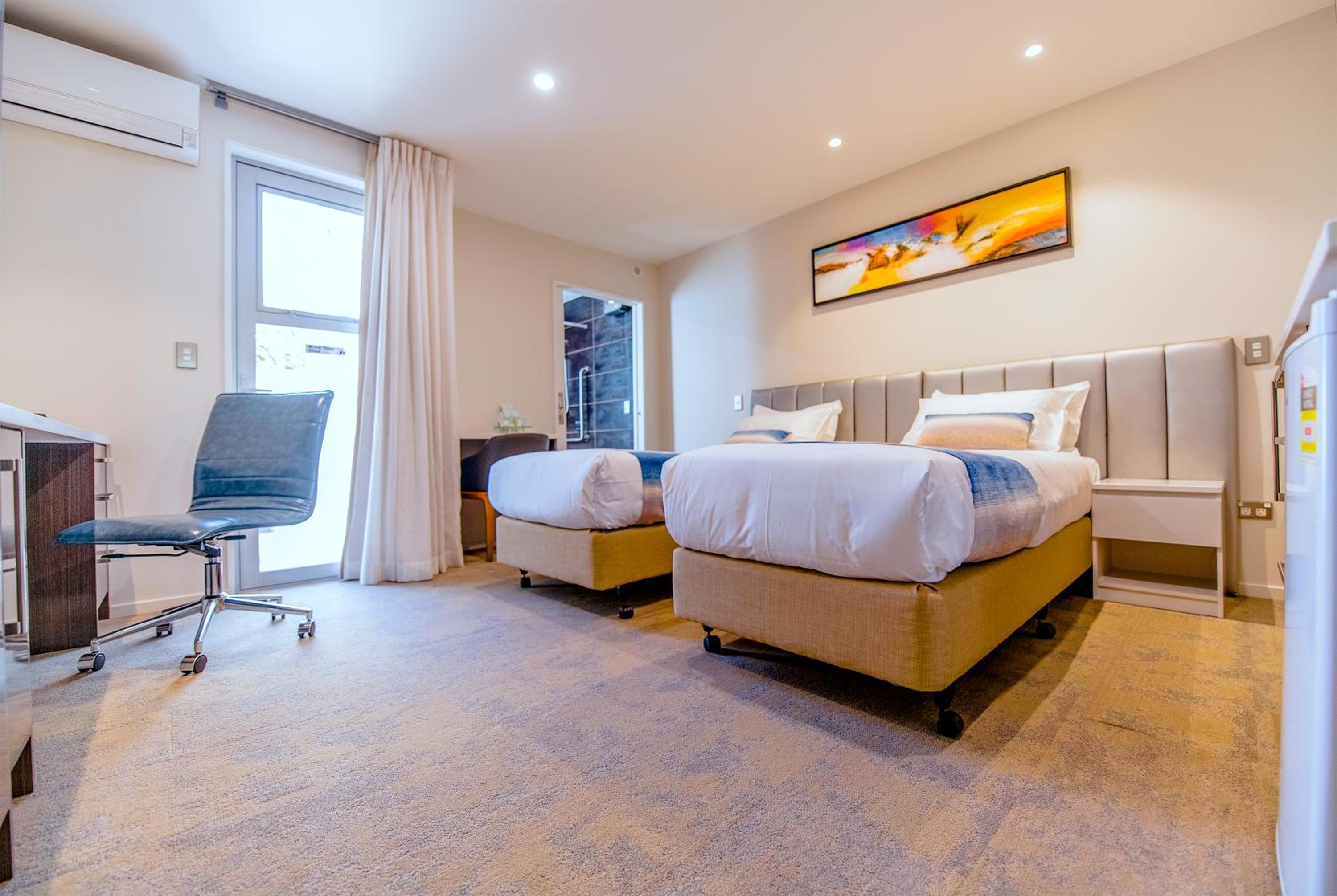 Deluxe King Room - Disability Access - Photo 2