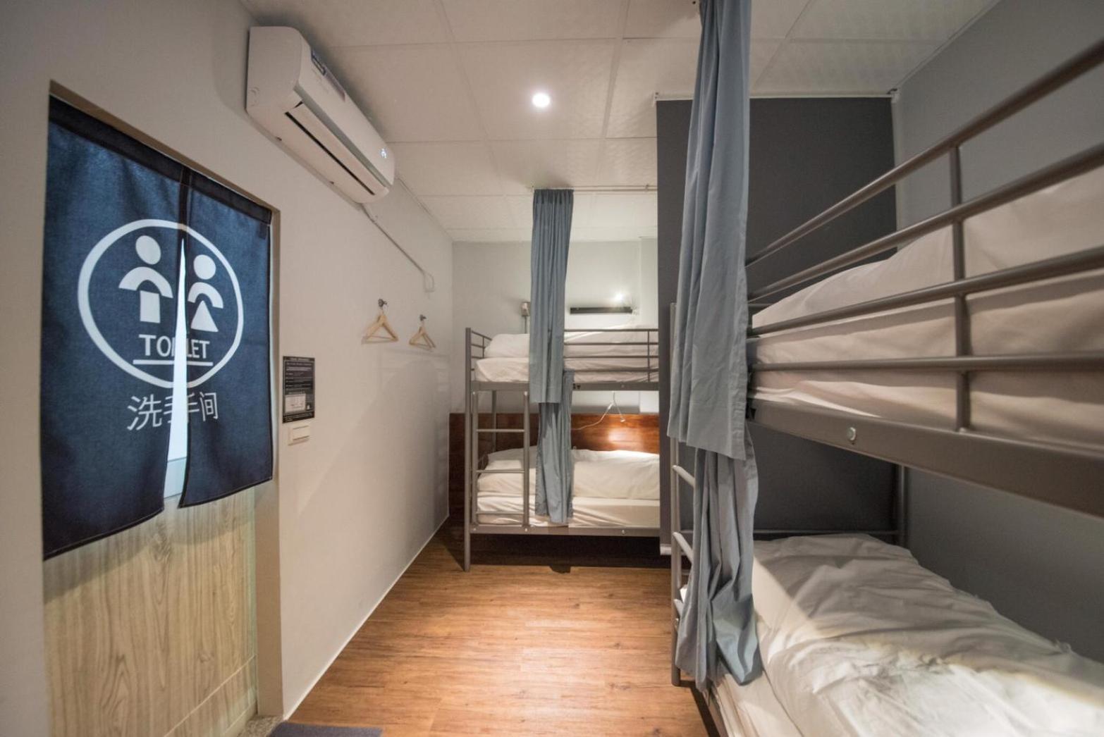 Bed in 4-Bed Male Dormitory Room photo 2
