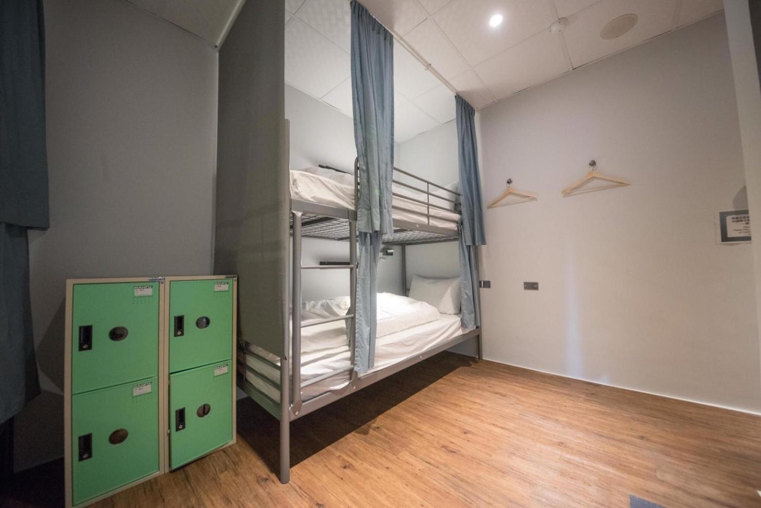 Quadruple Room with Private Bathroom photo 2