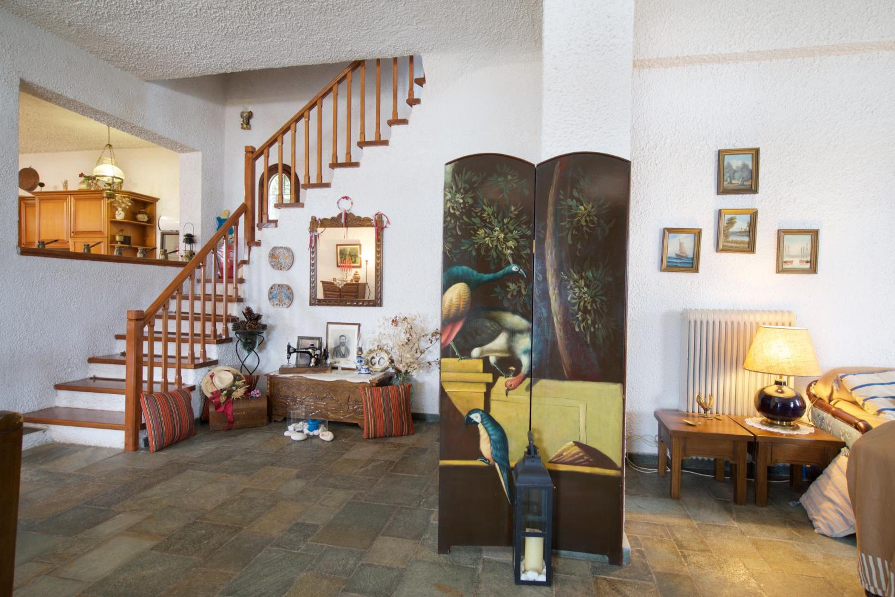 Three-Bedroom House photo 3