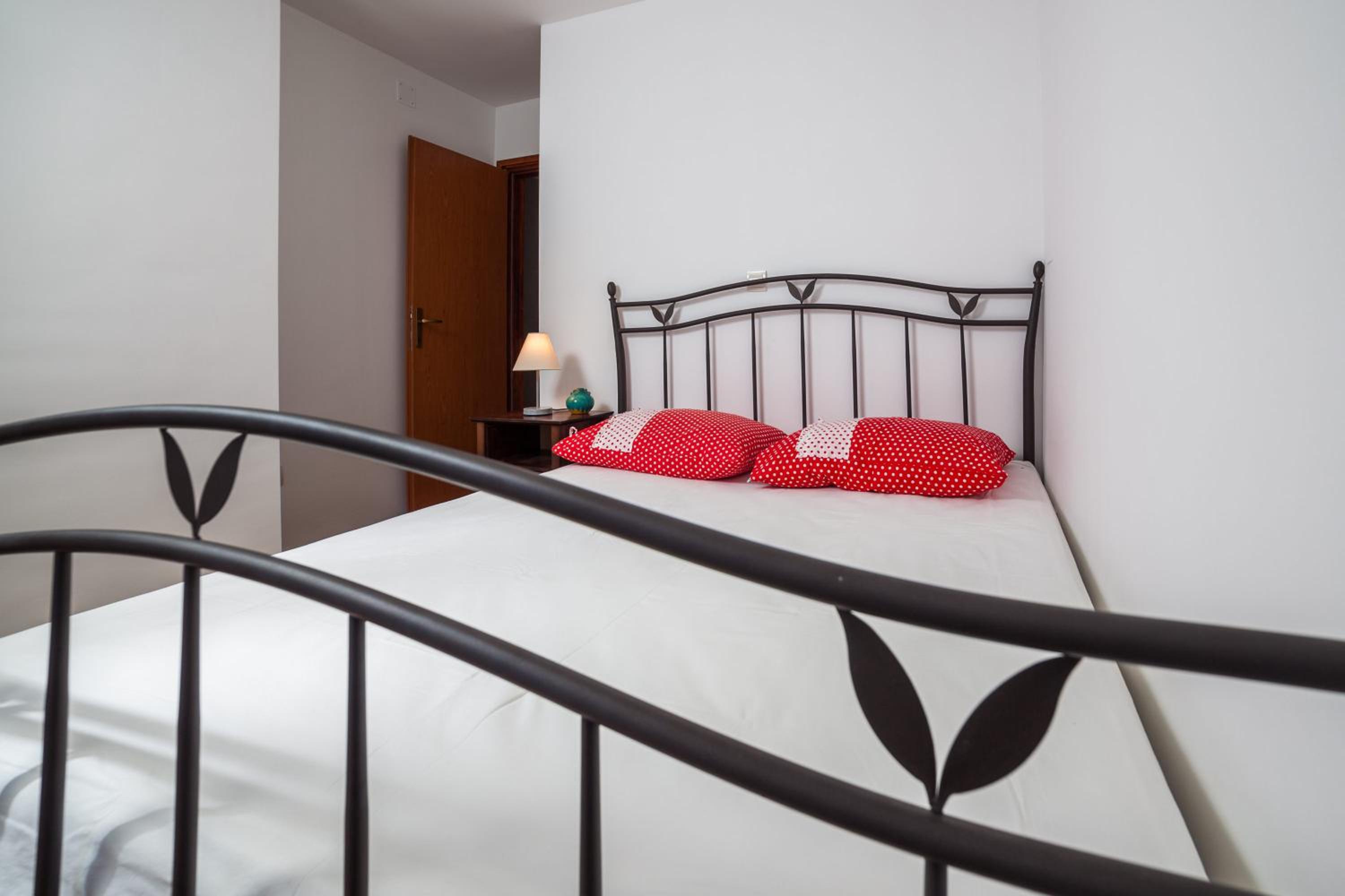 Two-Bedroom Apartment with Terrace and Pool View photo 2