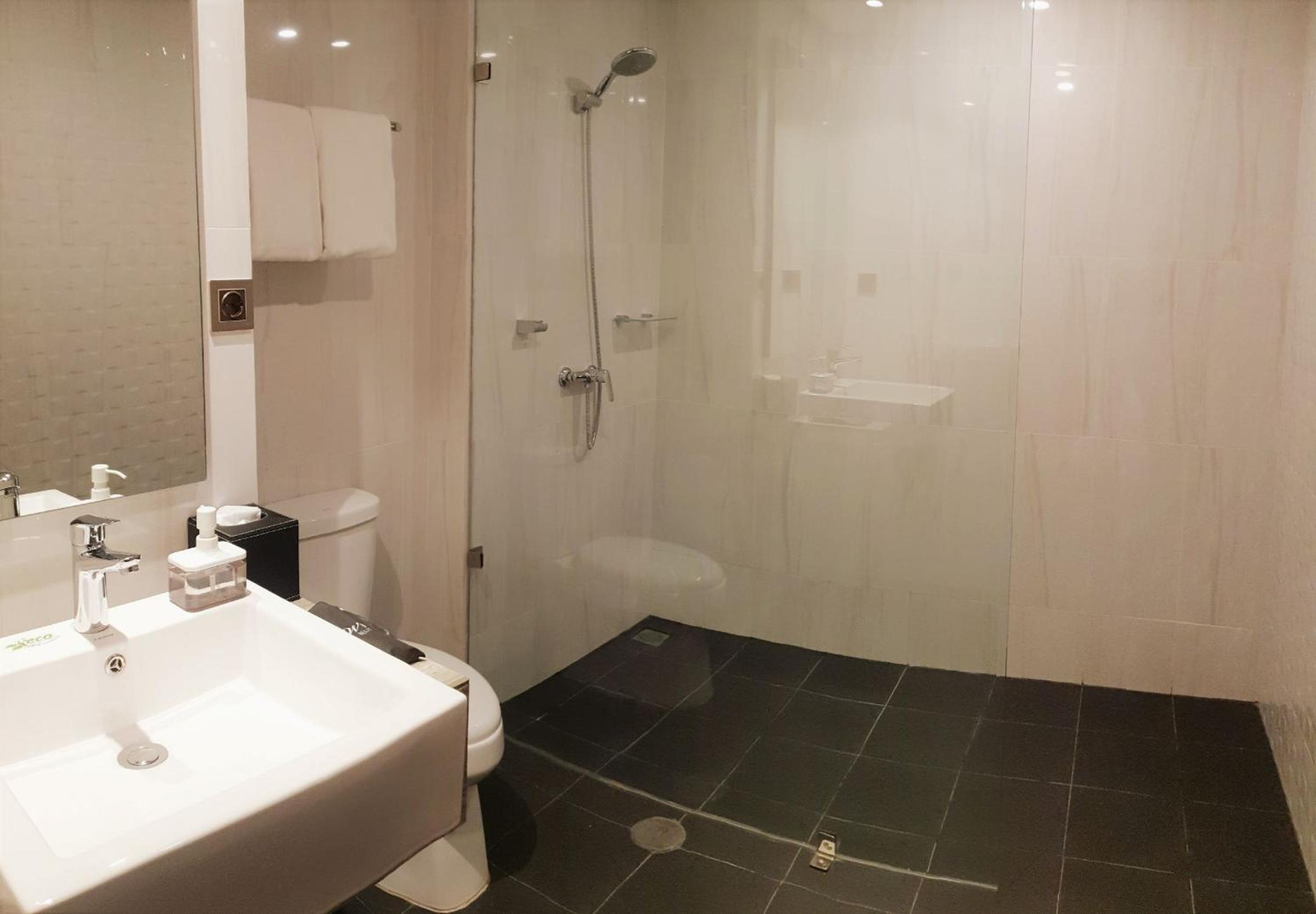 Double Room with Balcony - Photo 2