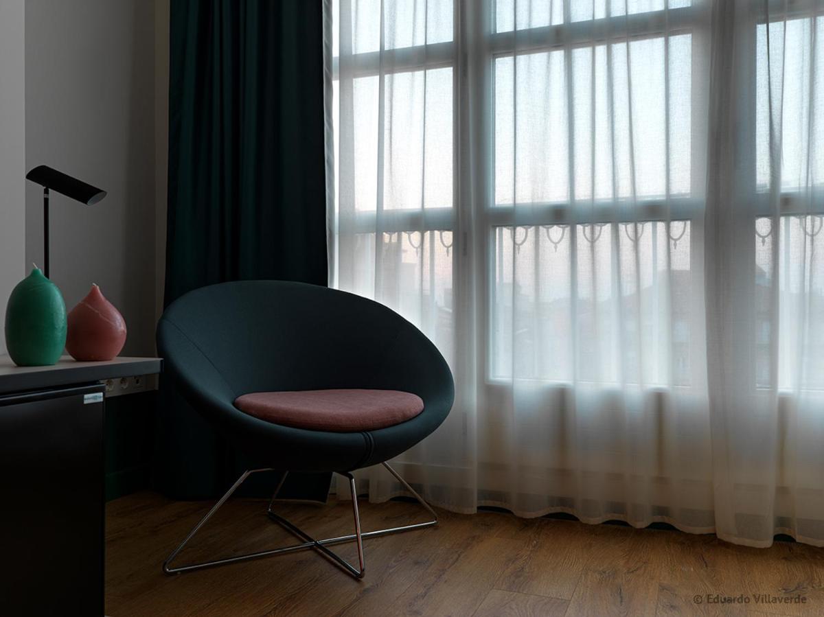 Deluxe King Room - Photo 9