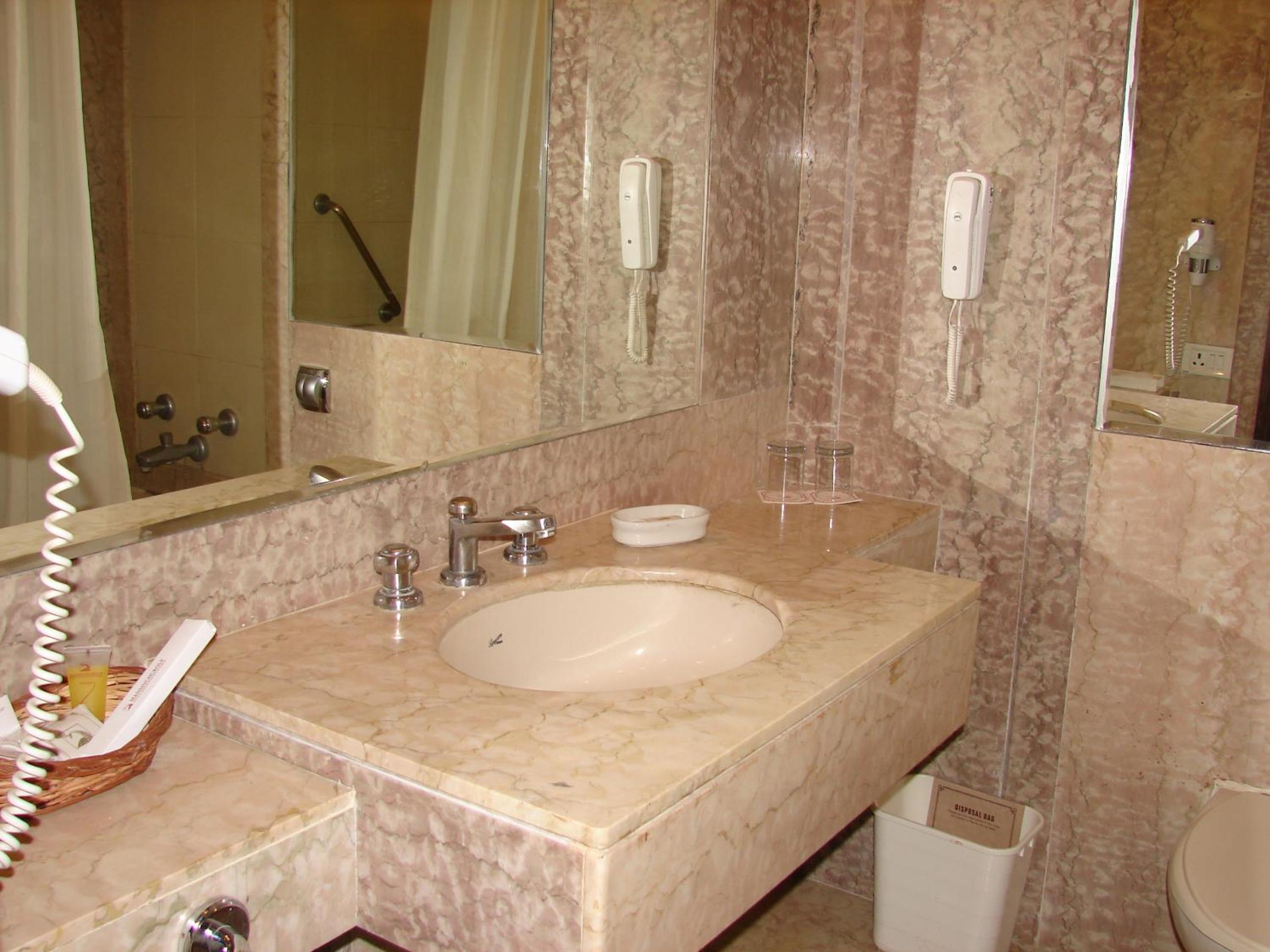 Suite - Photo 3