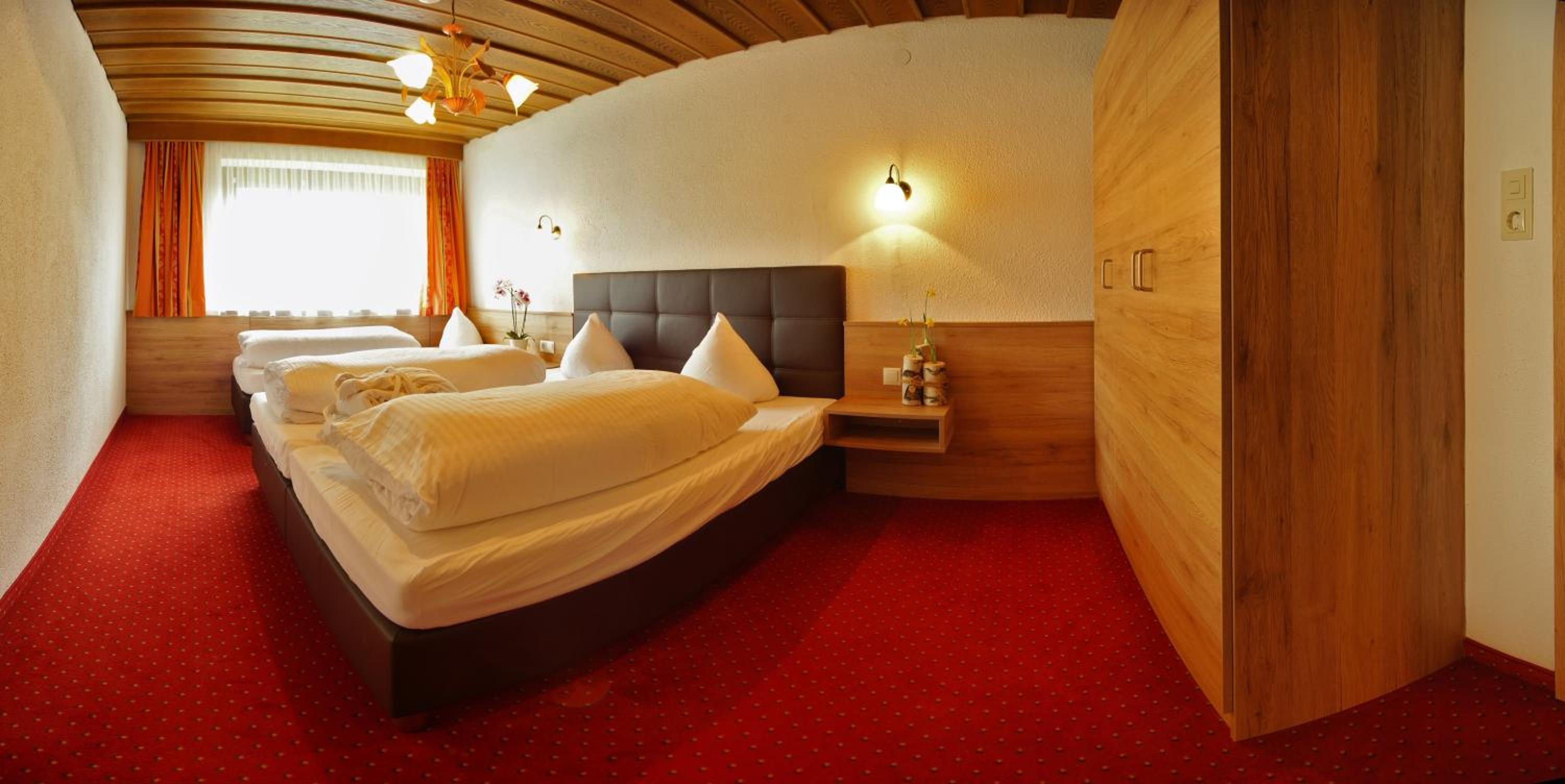 One-Bedroom Apartment - Photo 3