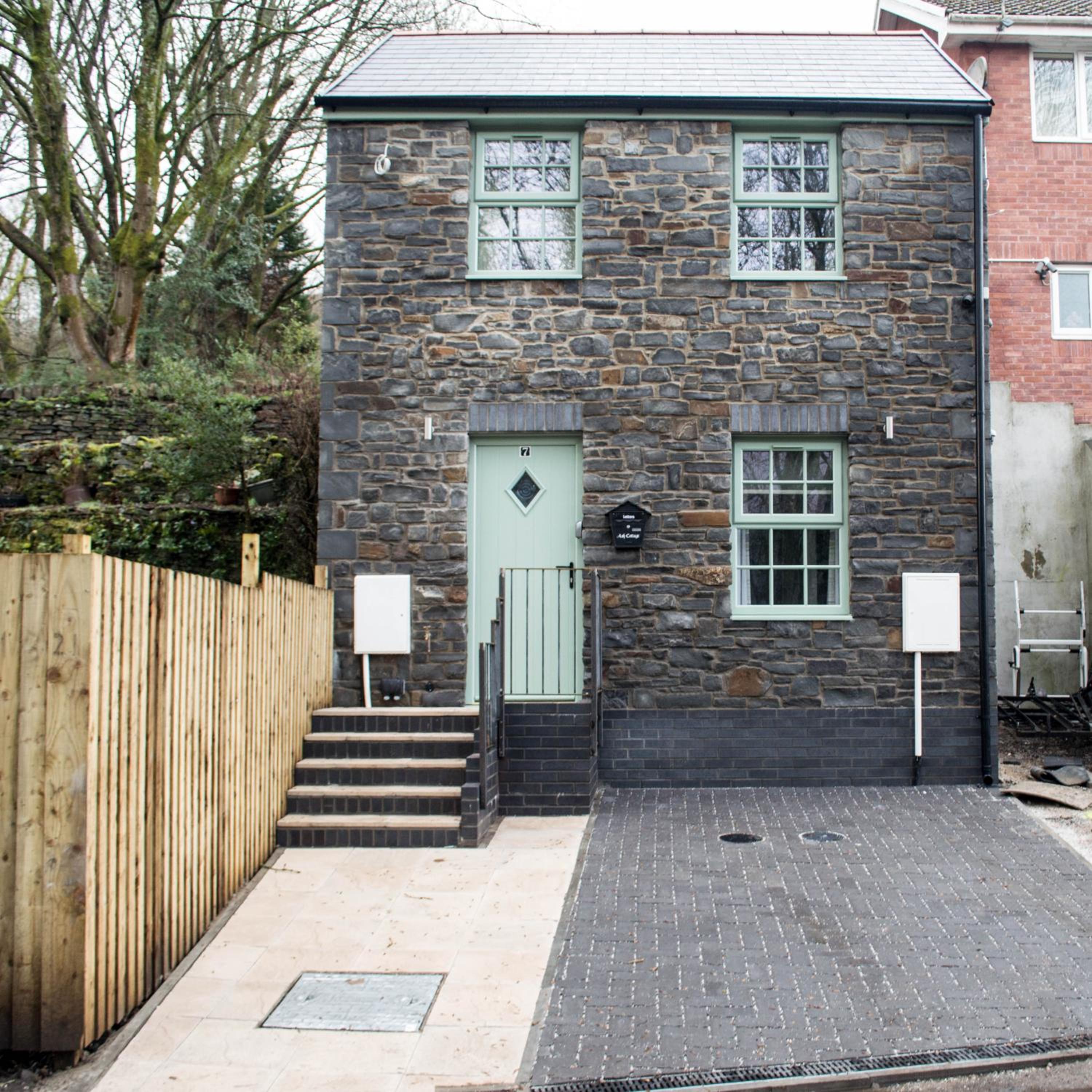 One-Bedroom House - Photo 2