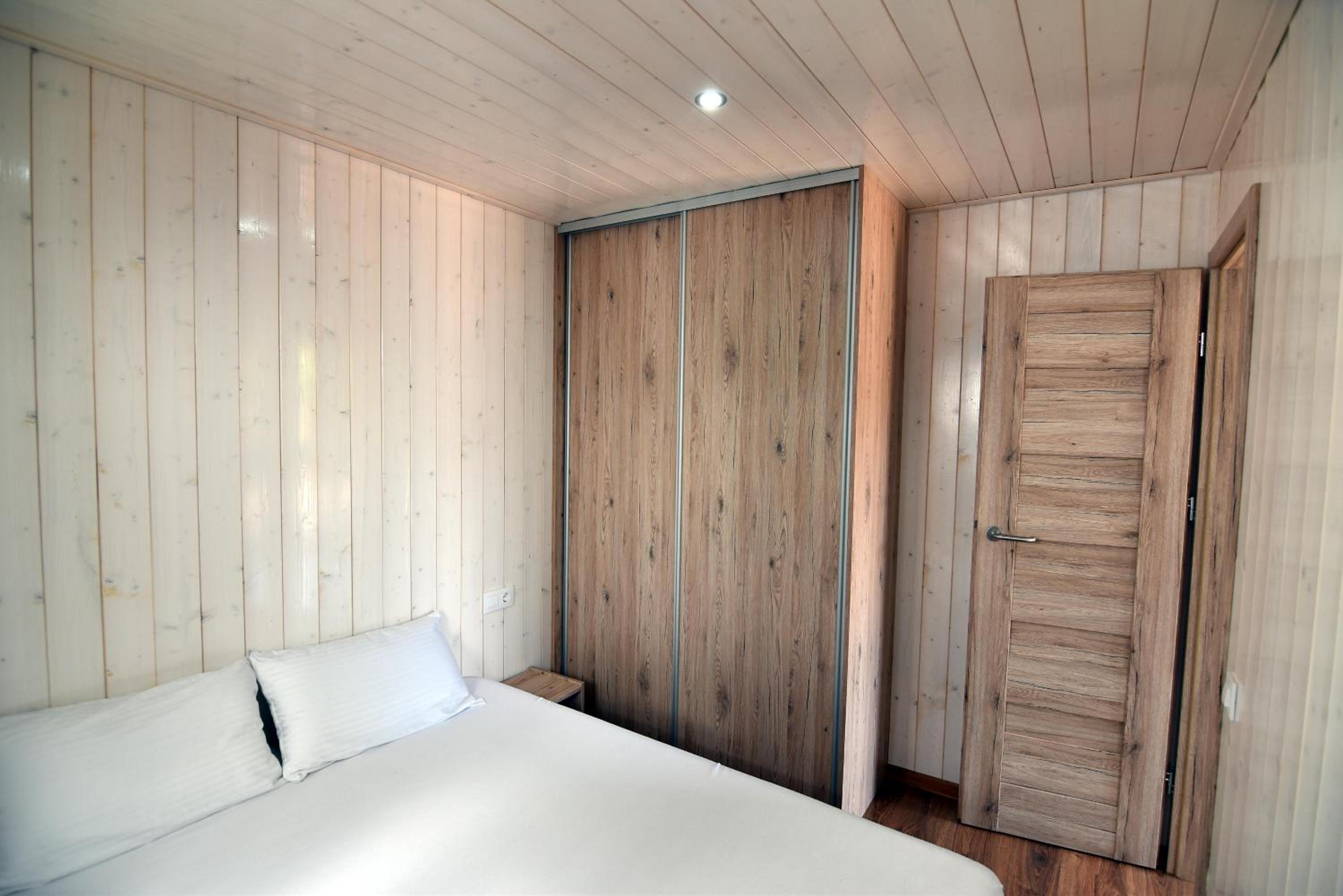 One-Bedroom Bungalow with Air Conditioning photo 3