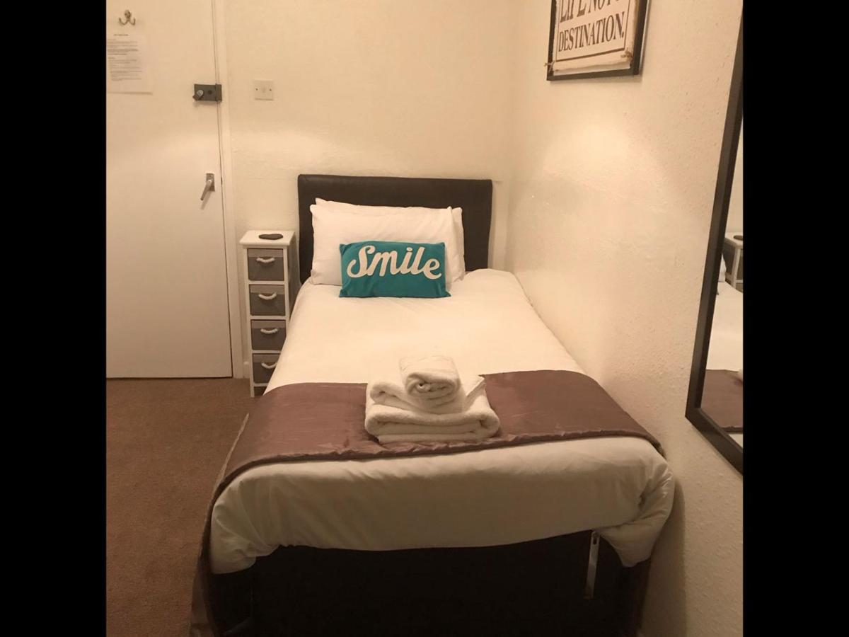 Standard Single Room with Shared Bathroom photo 2