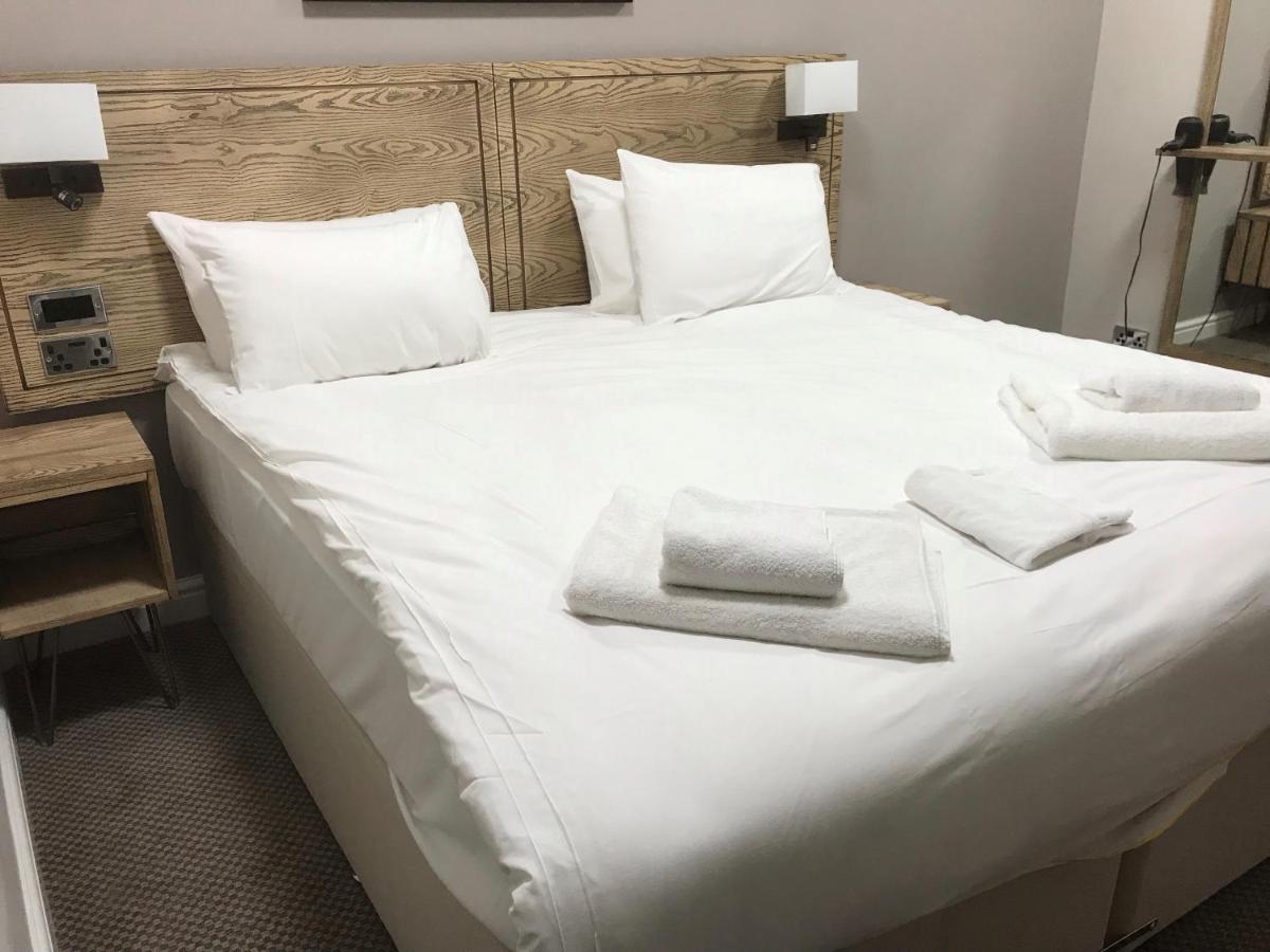 Double or Twin Room with Shared Bathroom photo 1
