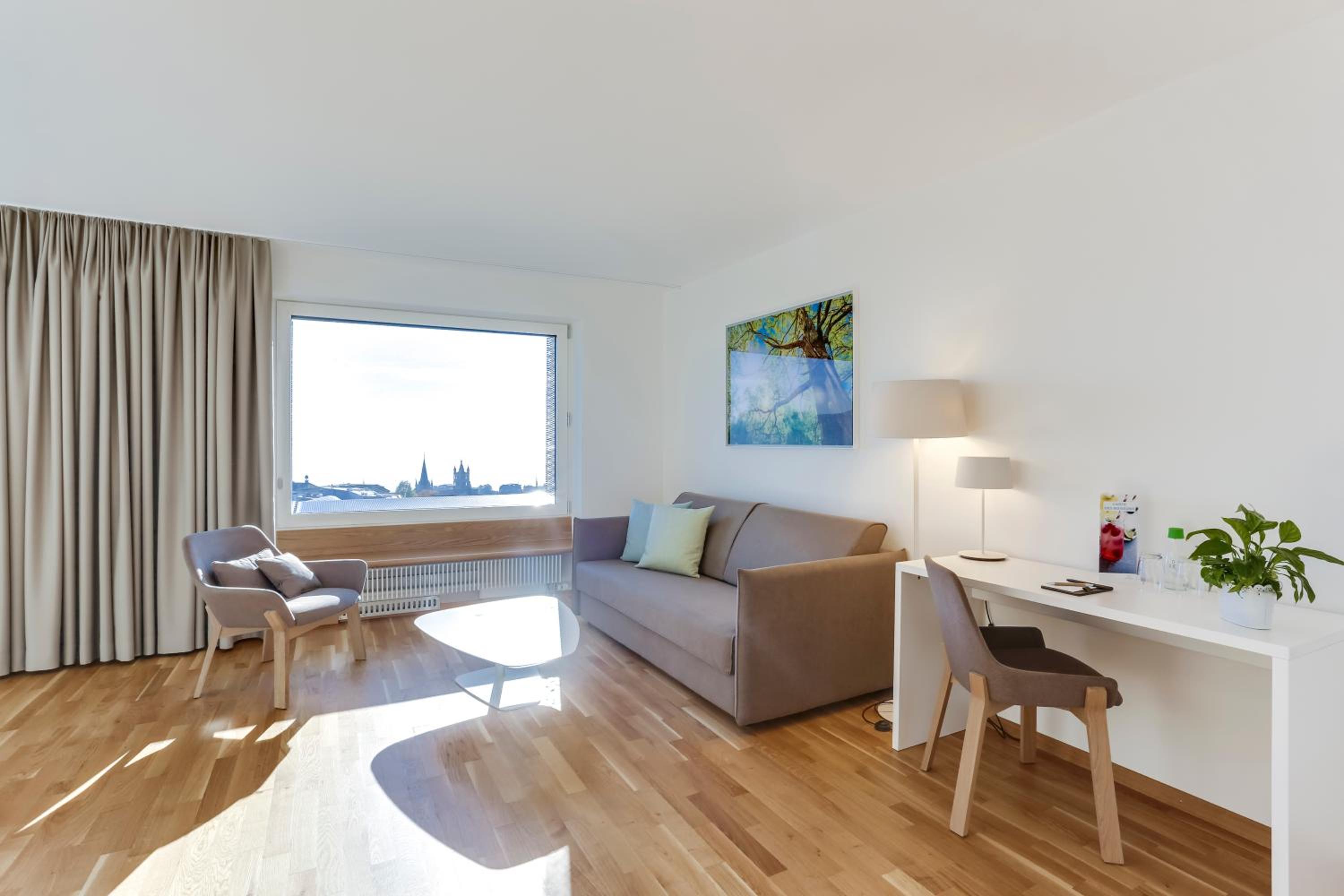 Double Room with King-Size Bed photo 2