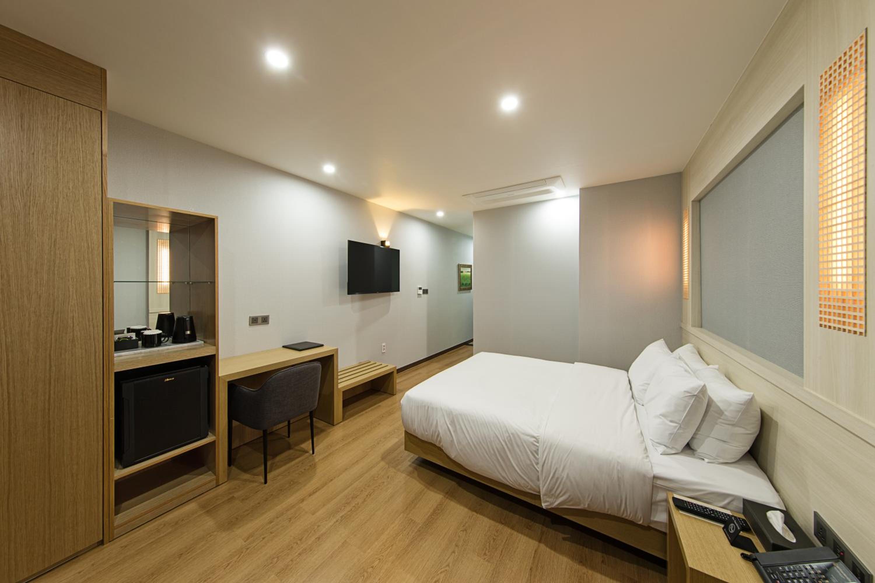 Standard Double Room - Photo 4
