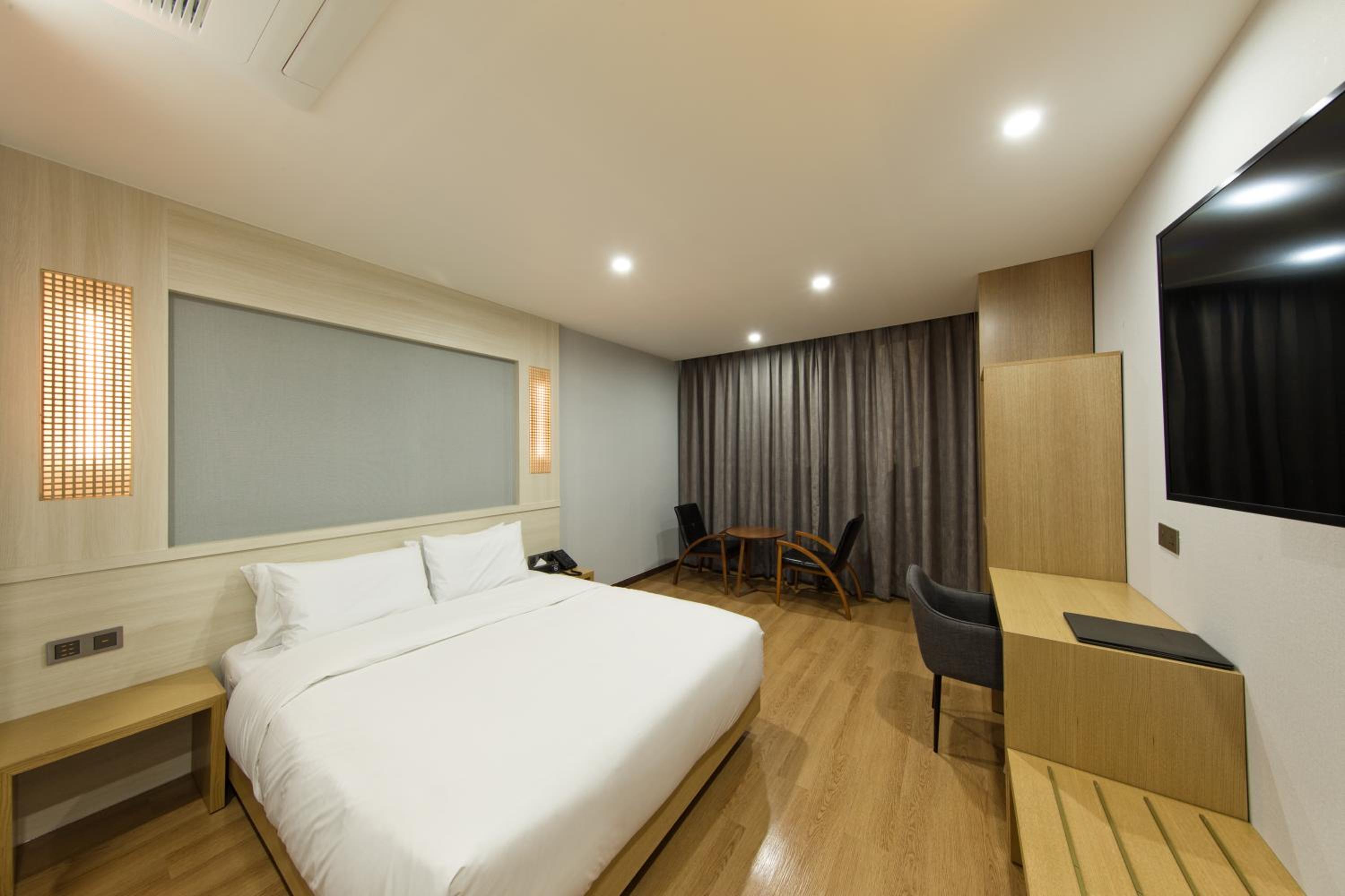 Standard Double Room - Photo 3