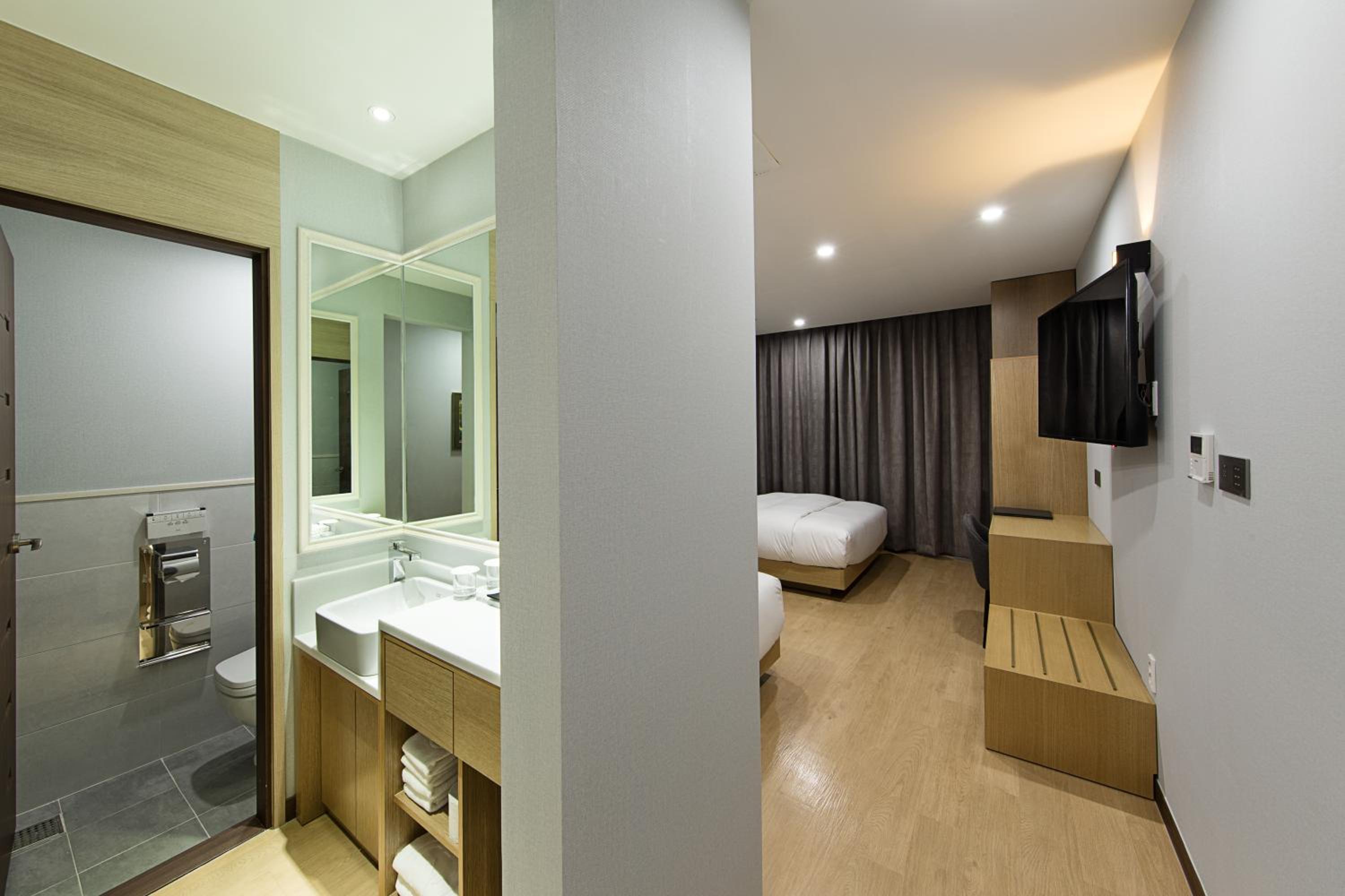 Deluxe Twin Room - Photo 3