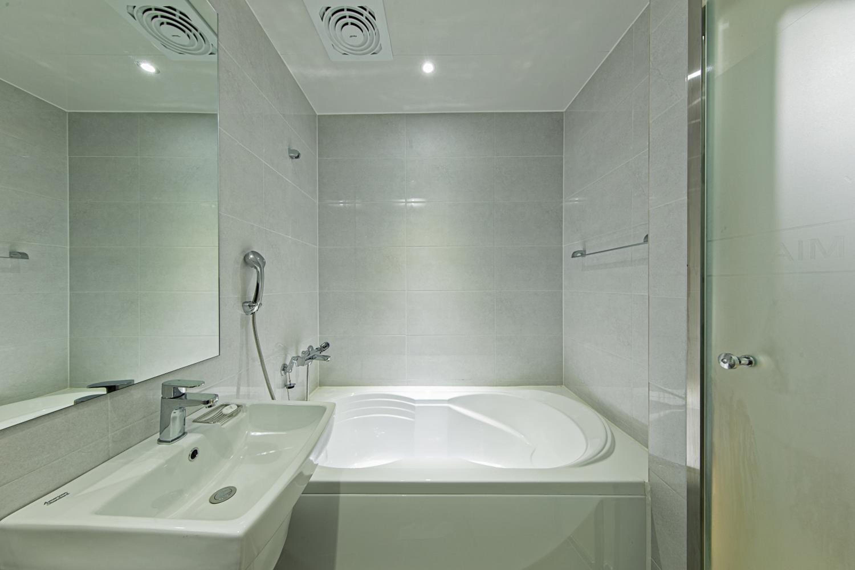 Standard Double Room - Photo 5