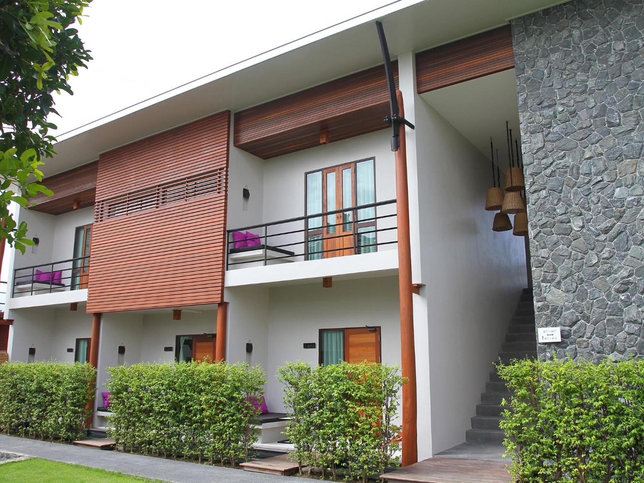 Deluxe Double Room with Balcony photo 3