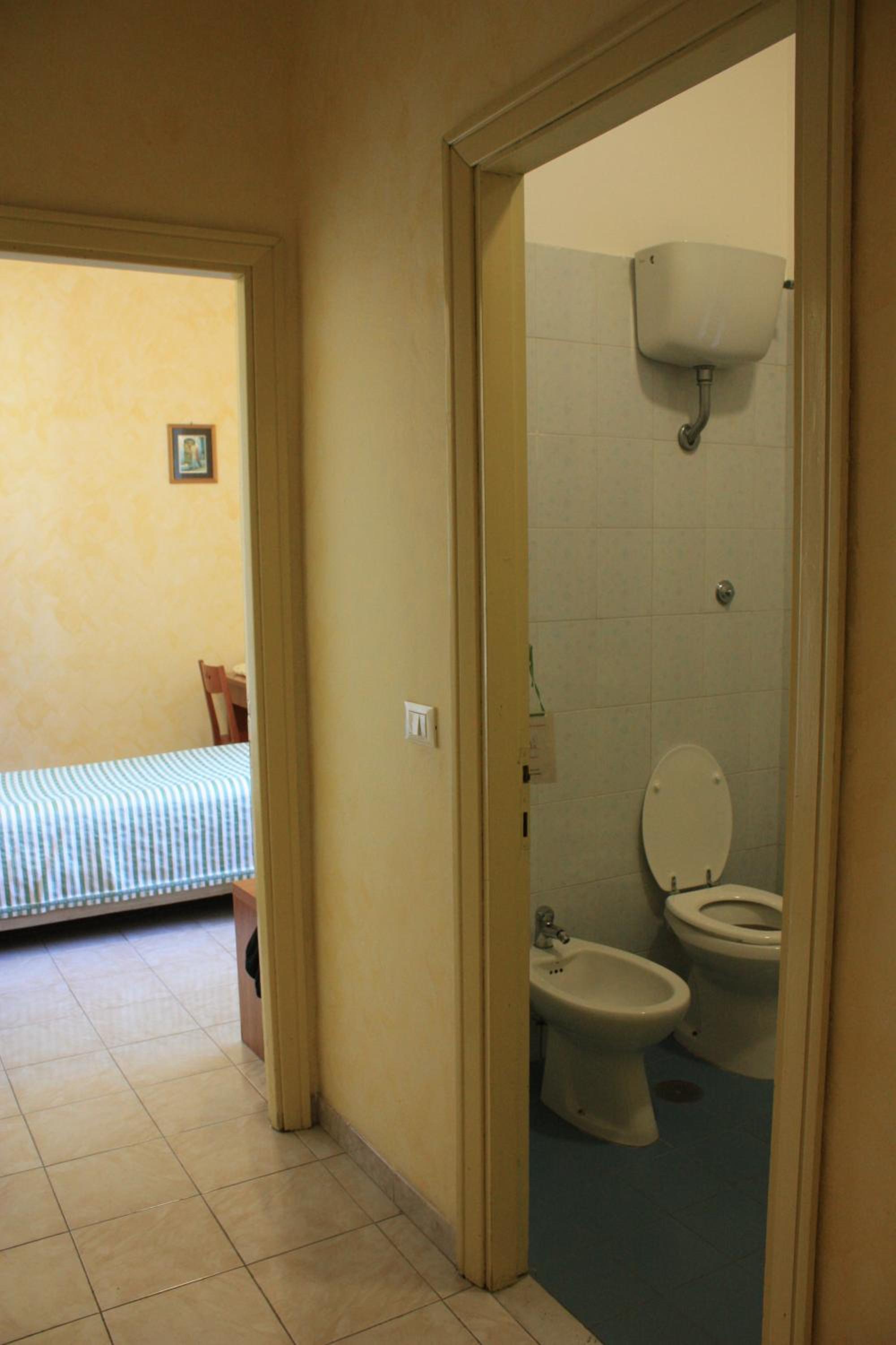 Single Room with Shared Bathroom photo 2