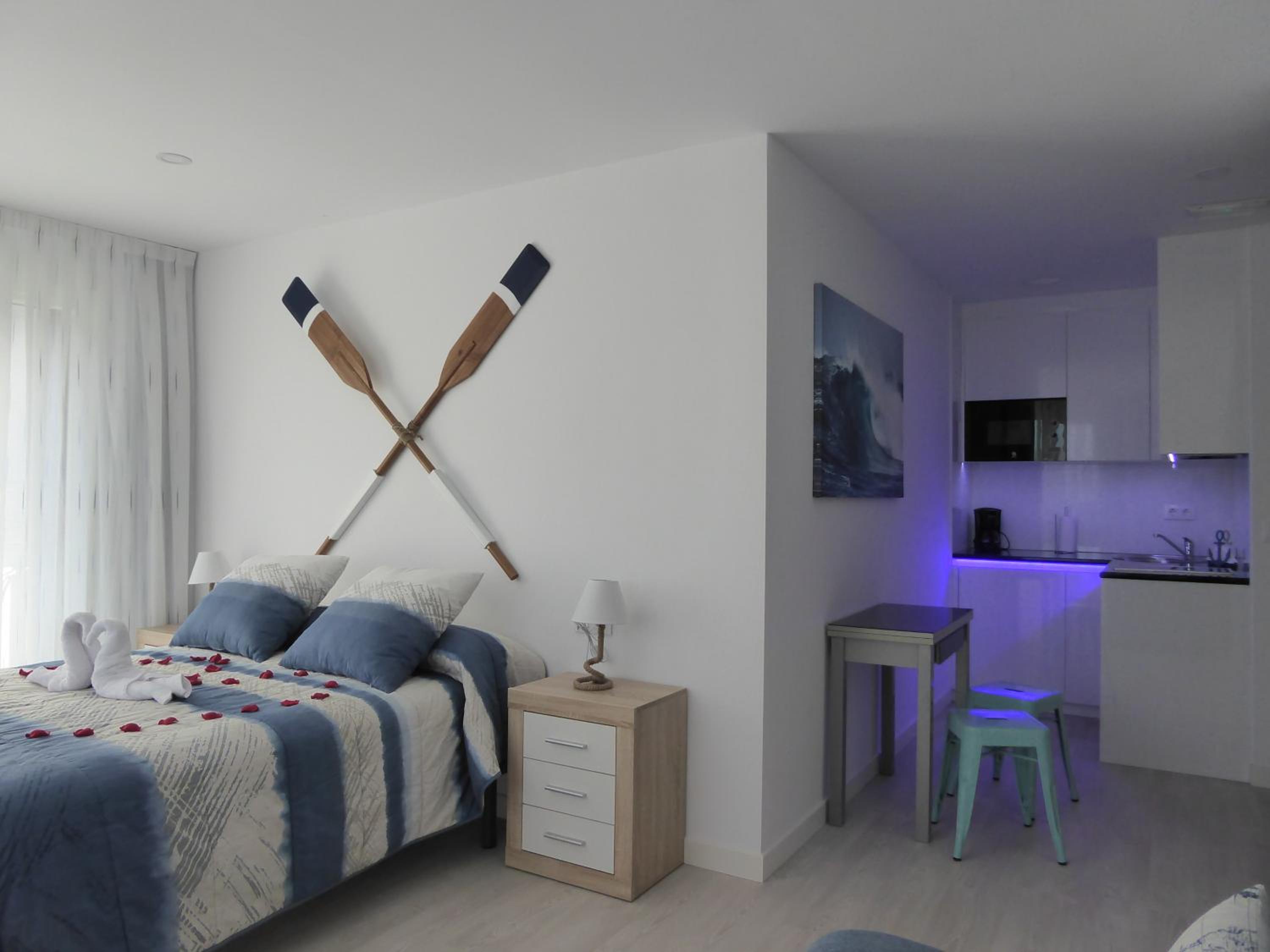 Double Room with Balcony (2 Adults + 1 Child) photo 2