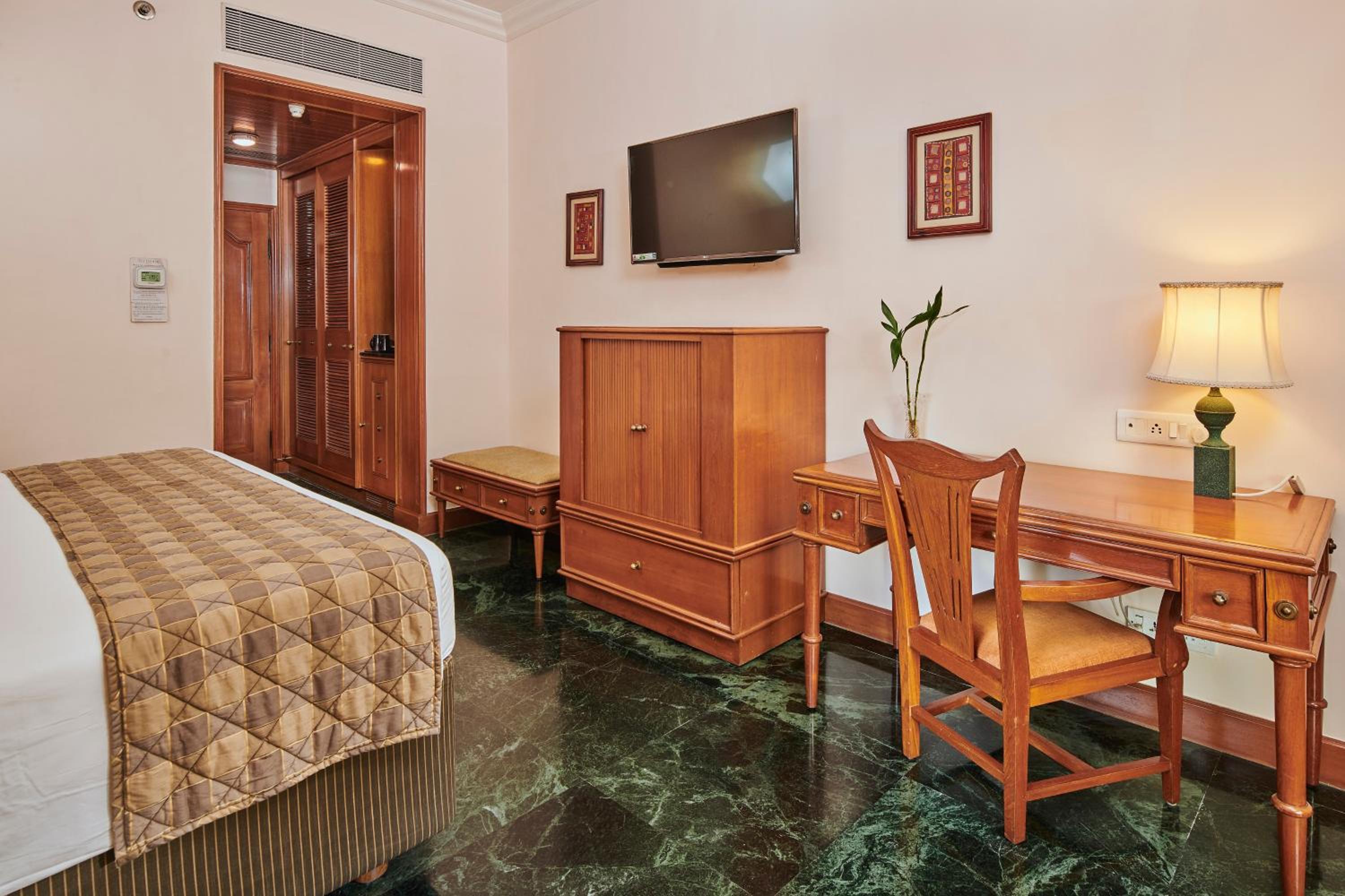 Royal Suite  - 20% Discount on F&B and SPA (till 30th Sep 2026)& 1-way Airport transfer - Photo 3