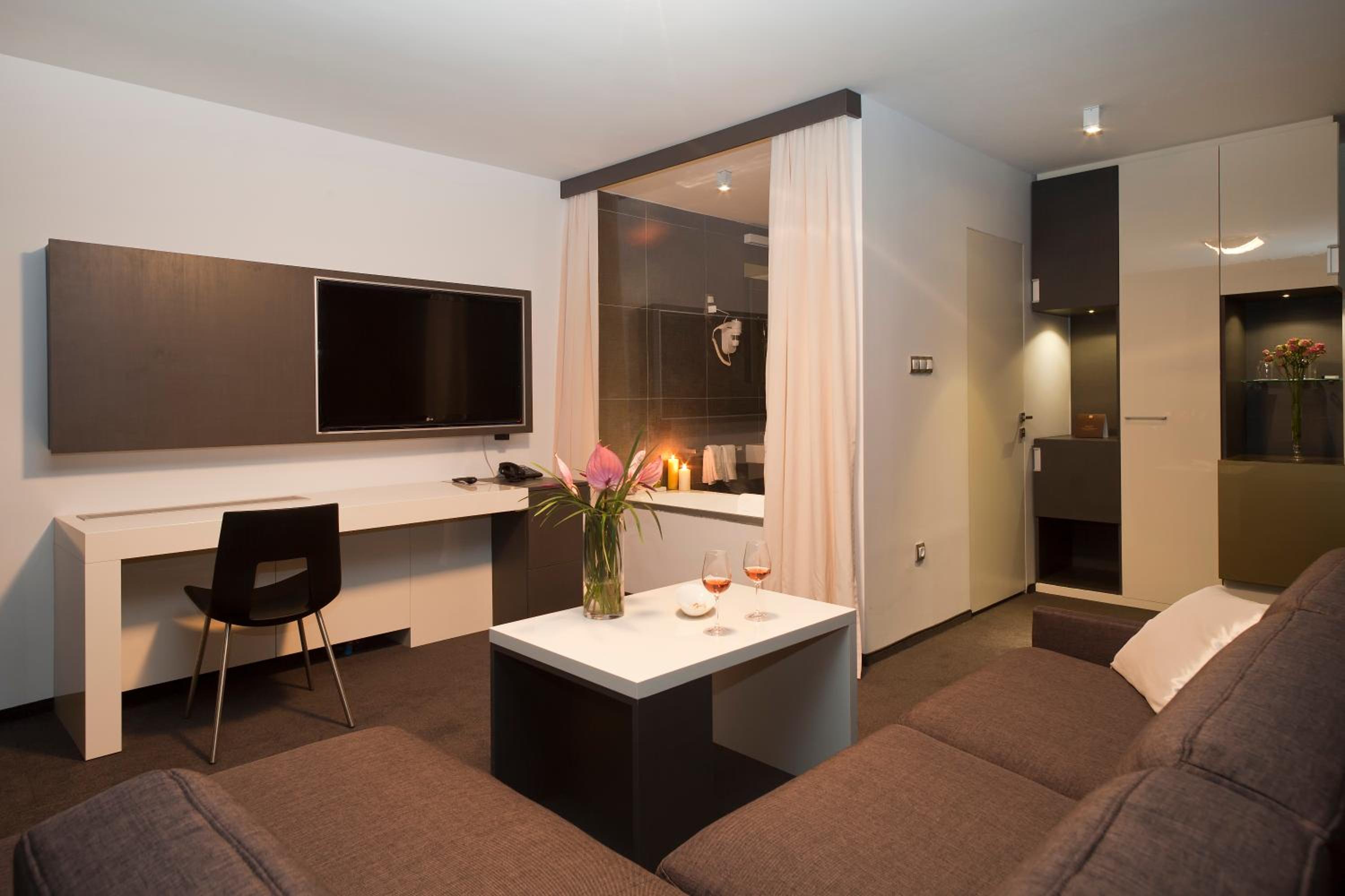Royal Suite photo 2