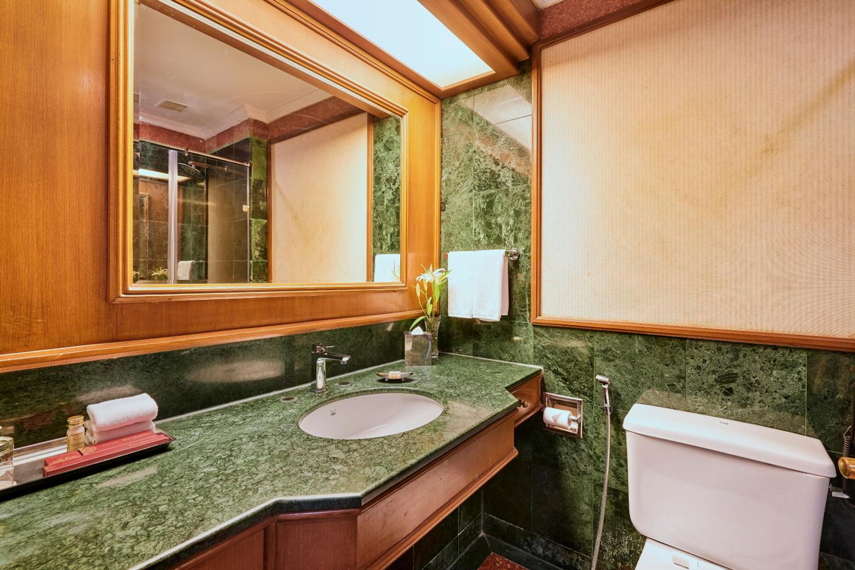Royal Suite  - 20% Discount on F&B and SPA (till 30th Sep 2026)& 1-way Airport transfer - Photo 2