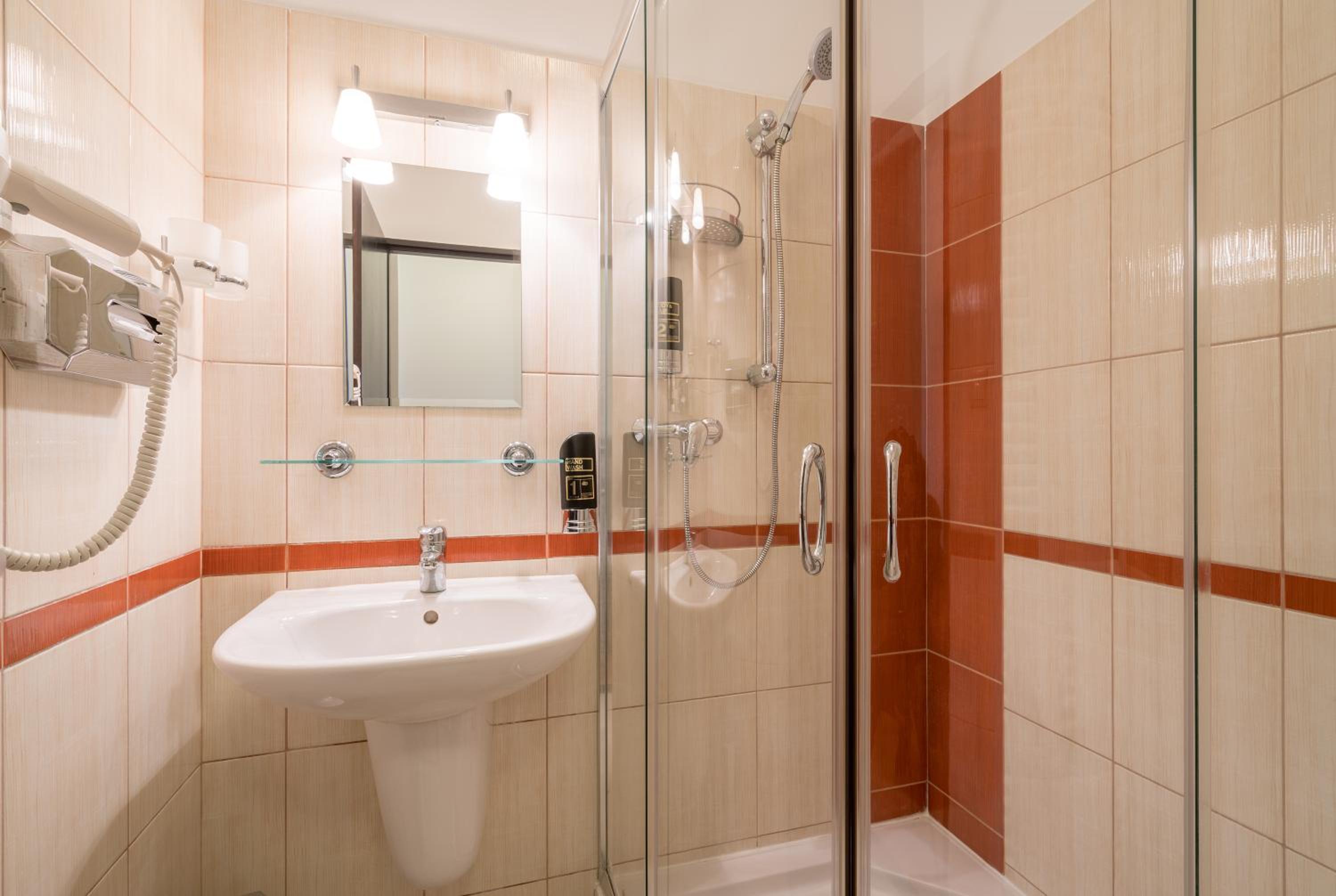 Standard Twin Room with Garden View photo 3