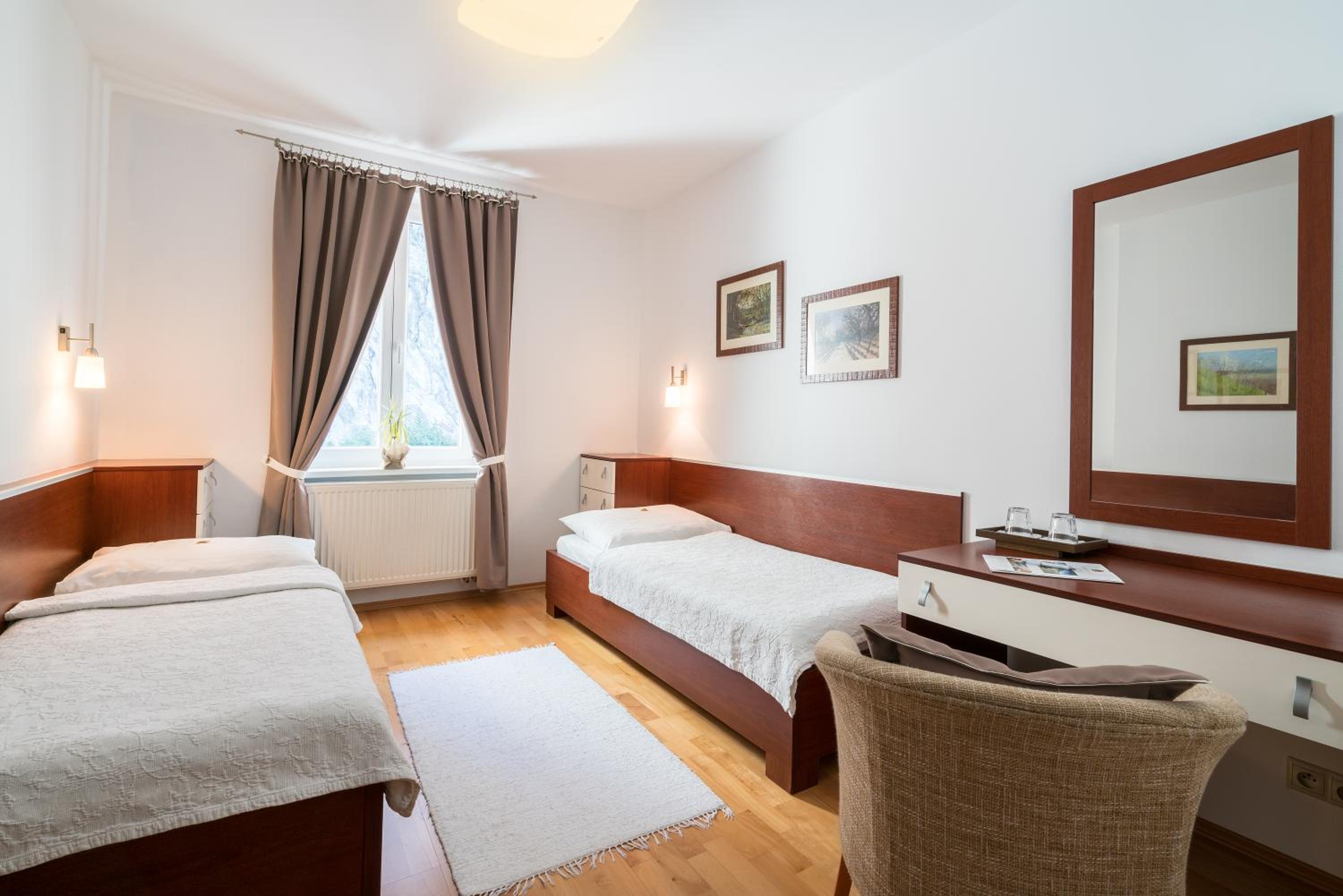 Standard Twin Room with Garden View photo 2