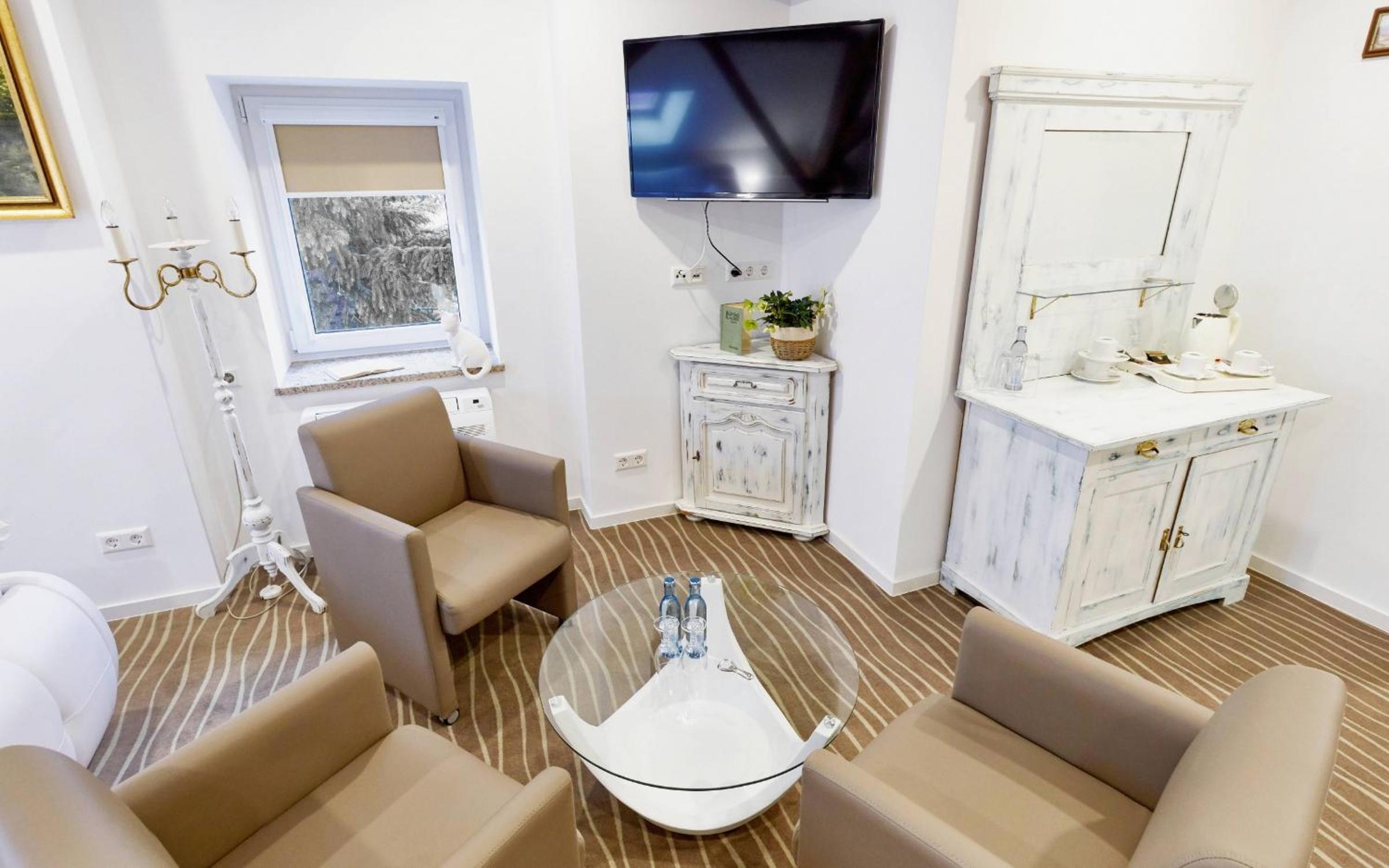Family Room with Bath photo 3