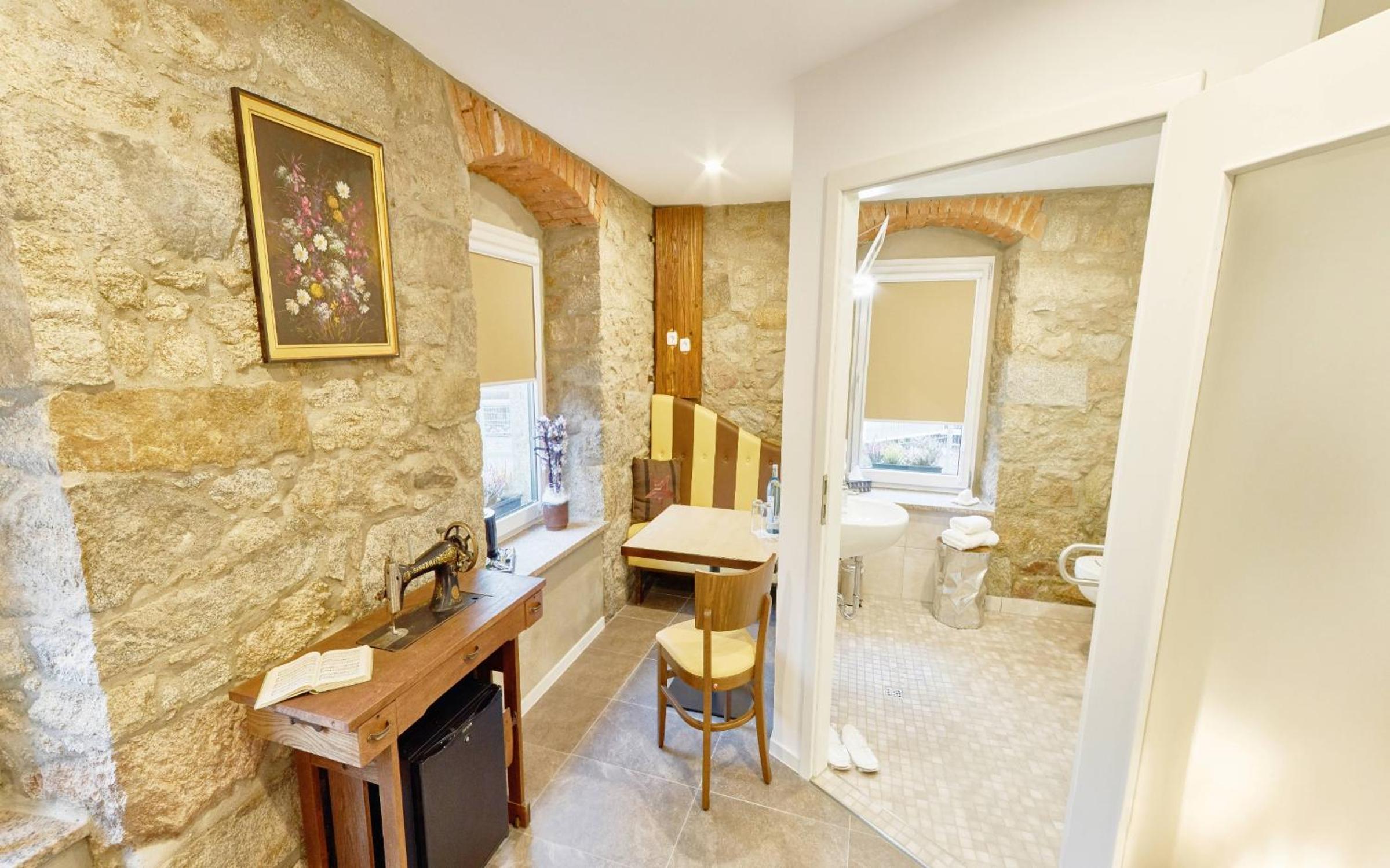 Twin Room - Disability Access photo 1