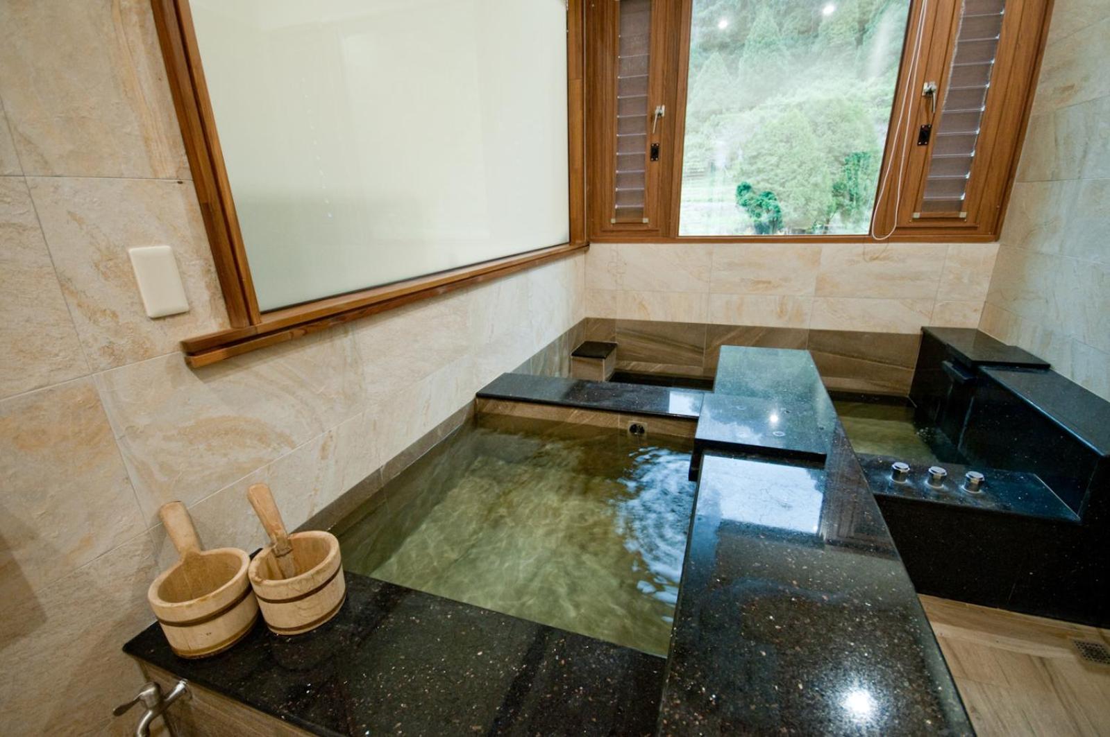 Double Room with Mountain View - Photo 3