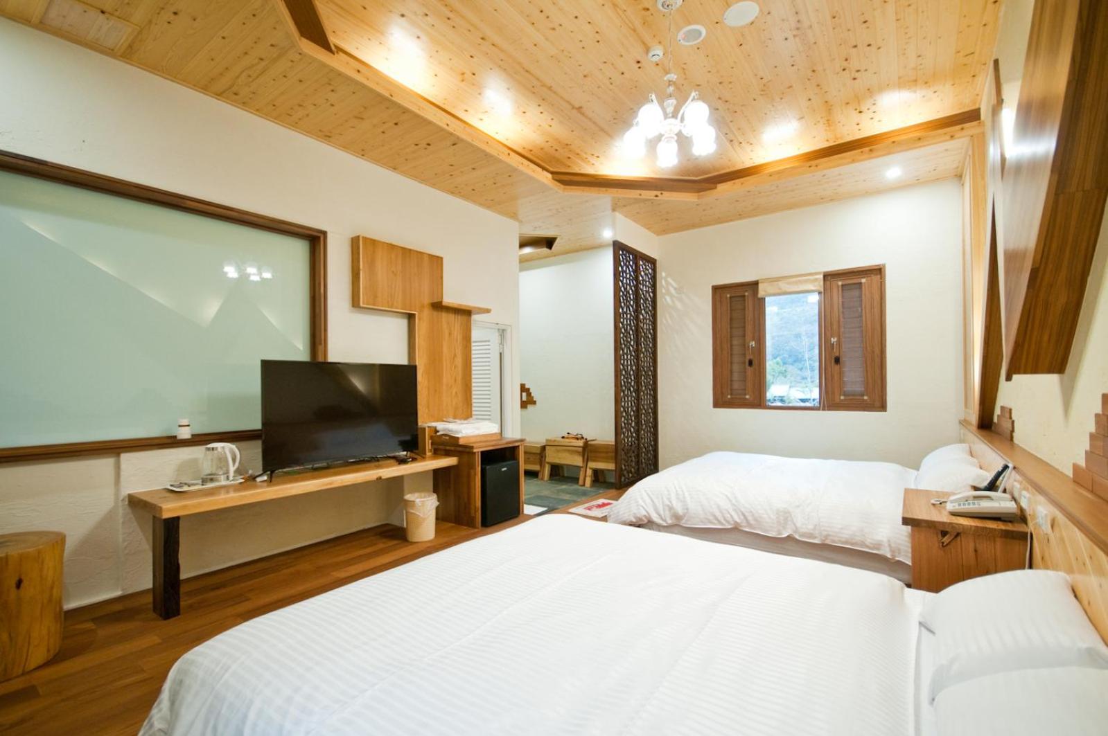 Deluxe Double or Twin Room with Mountain View photo 2