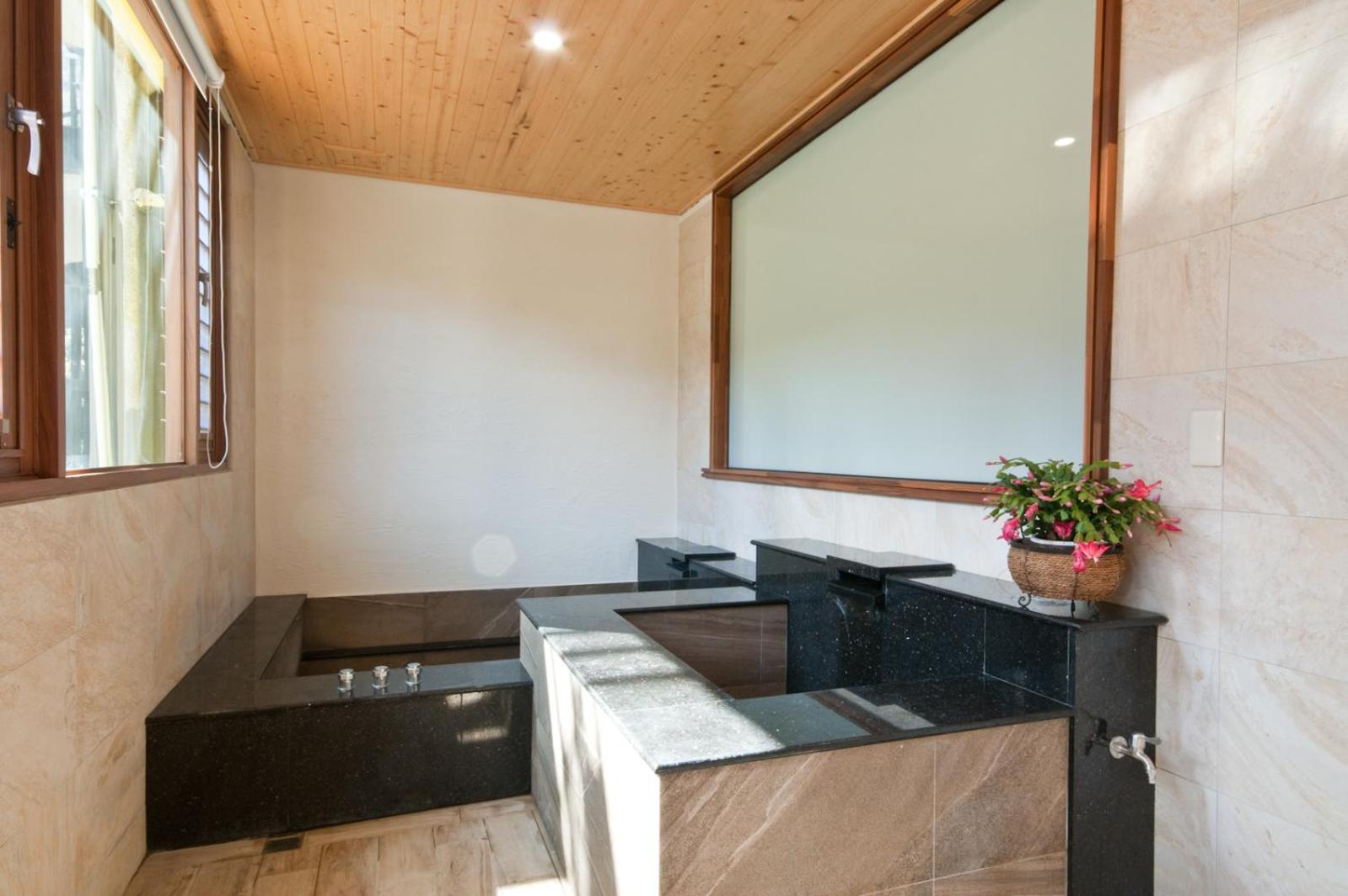Double Room with Mountain View - Photo 10