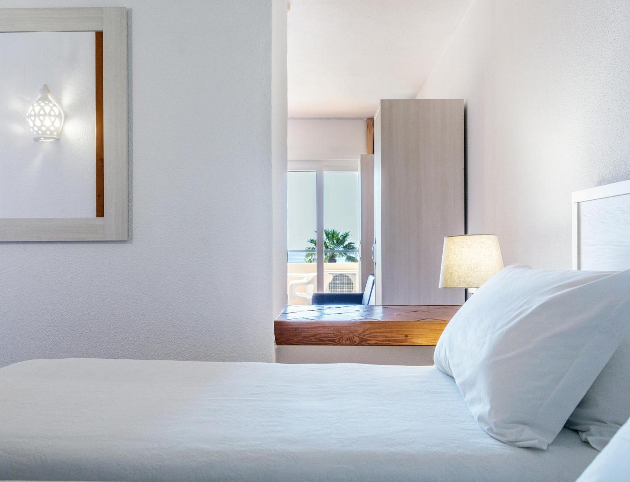 Studio with Sea View (2 Adults + 2 Children)