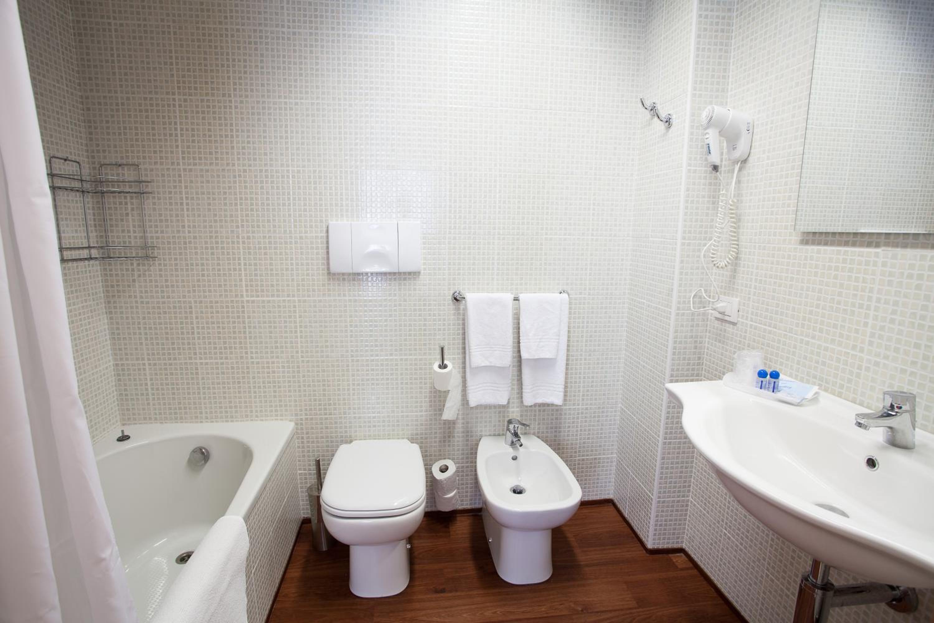 Twin Room - Photo 5