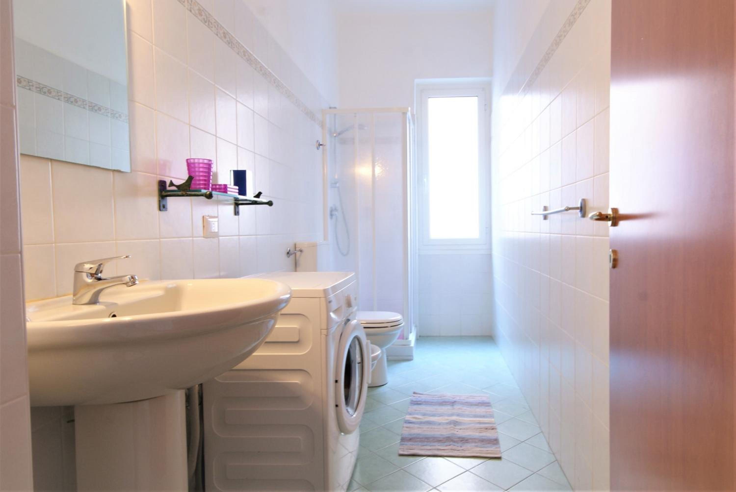One-Bedroom Apartment (5 Adults) photo 2