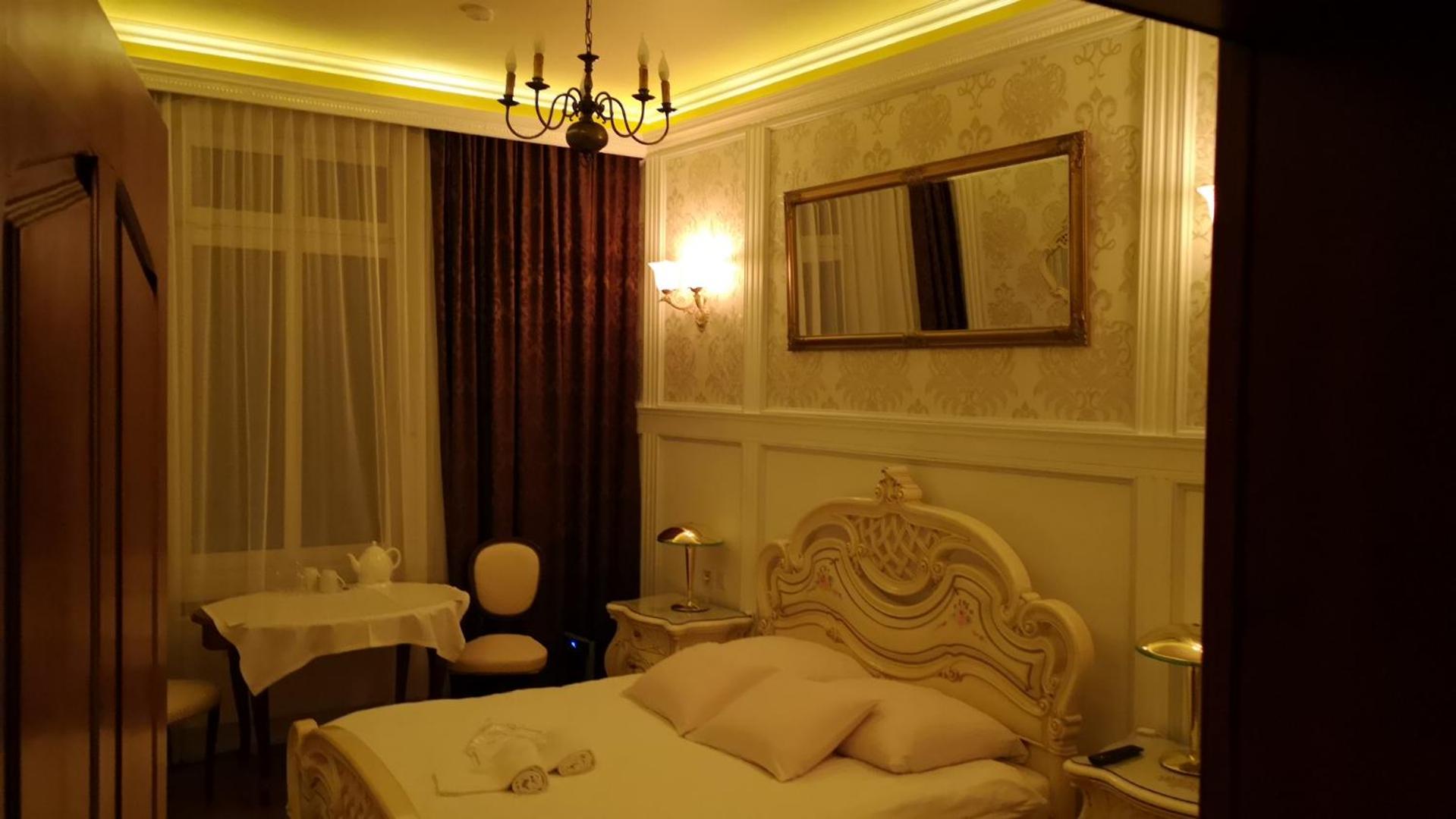 Deluxe King Room - Photo 3