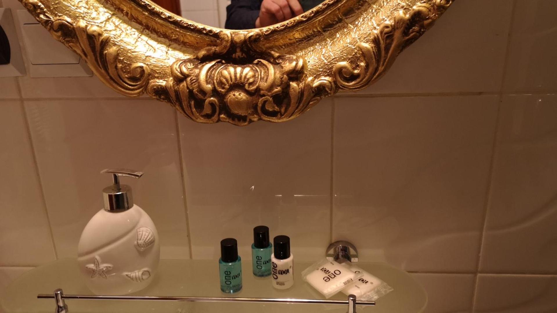 Deluxe King Room - Photo 1
