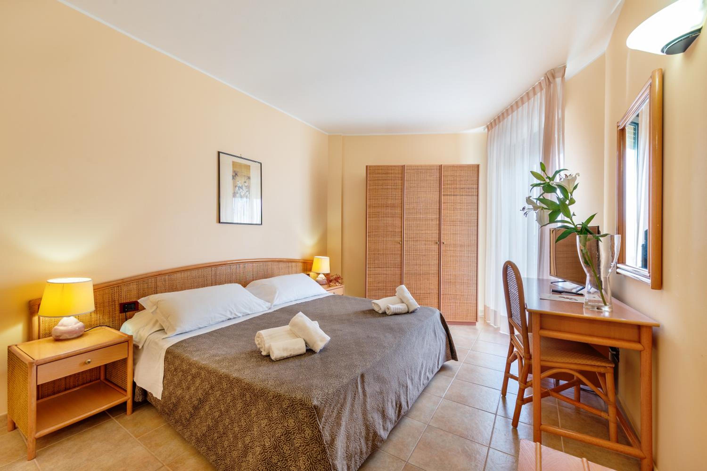 Standard Double or Twin Room - Photo 1