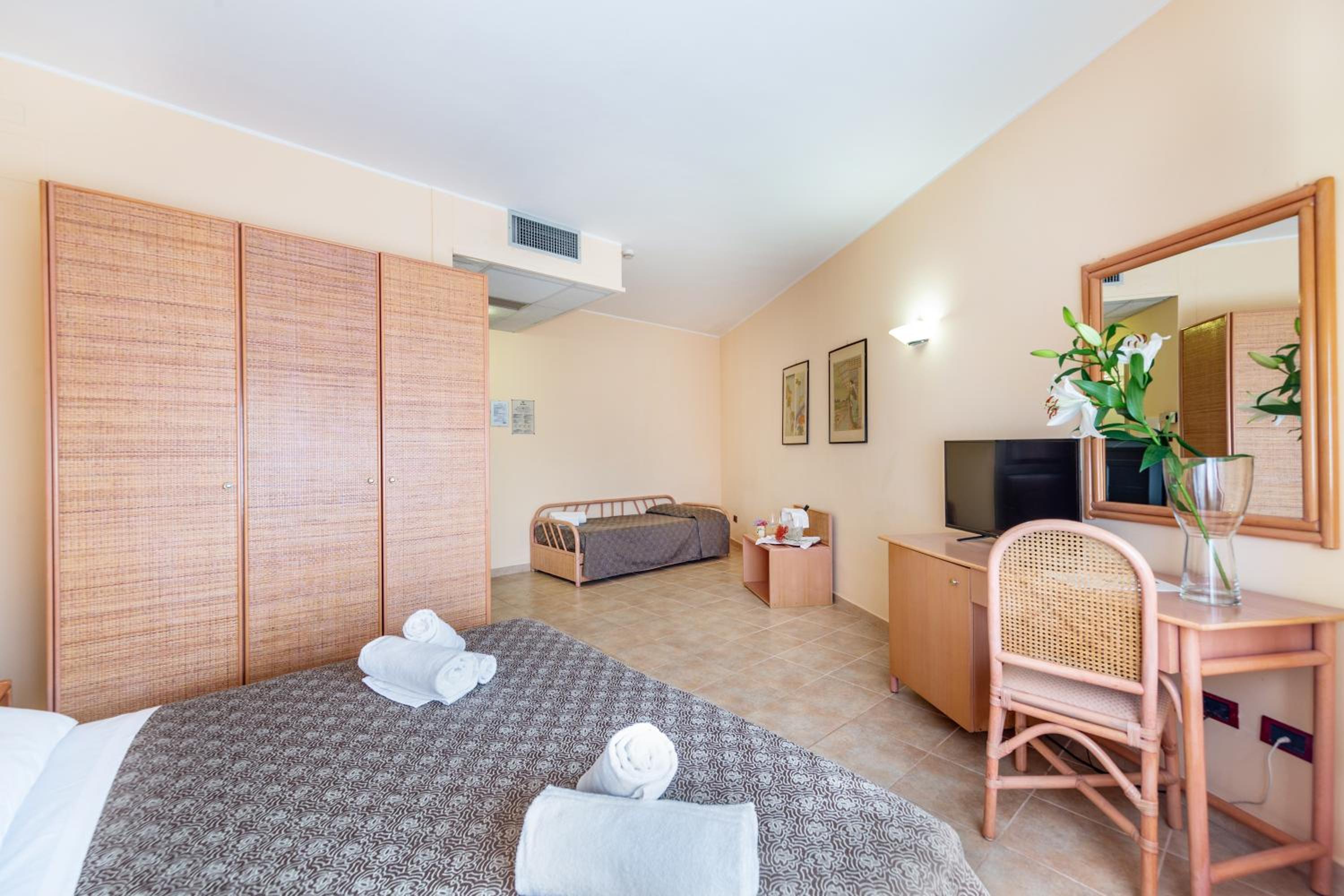Standard Room - Photo 2