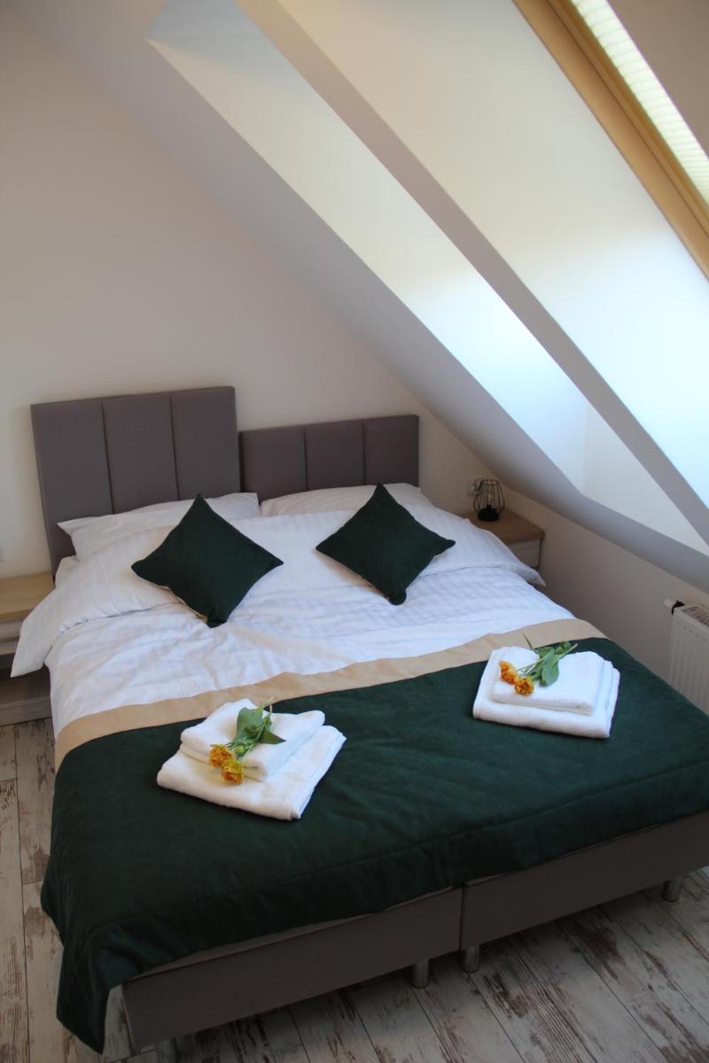 Deluxe Double Room (2 Adults + 1 Child) - Photo 3